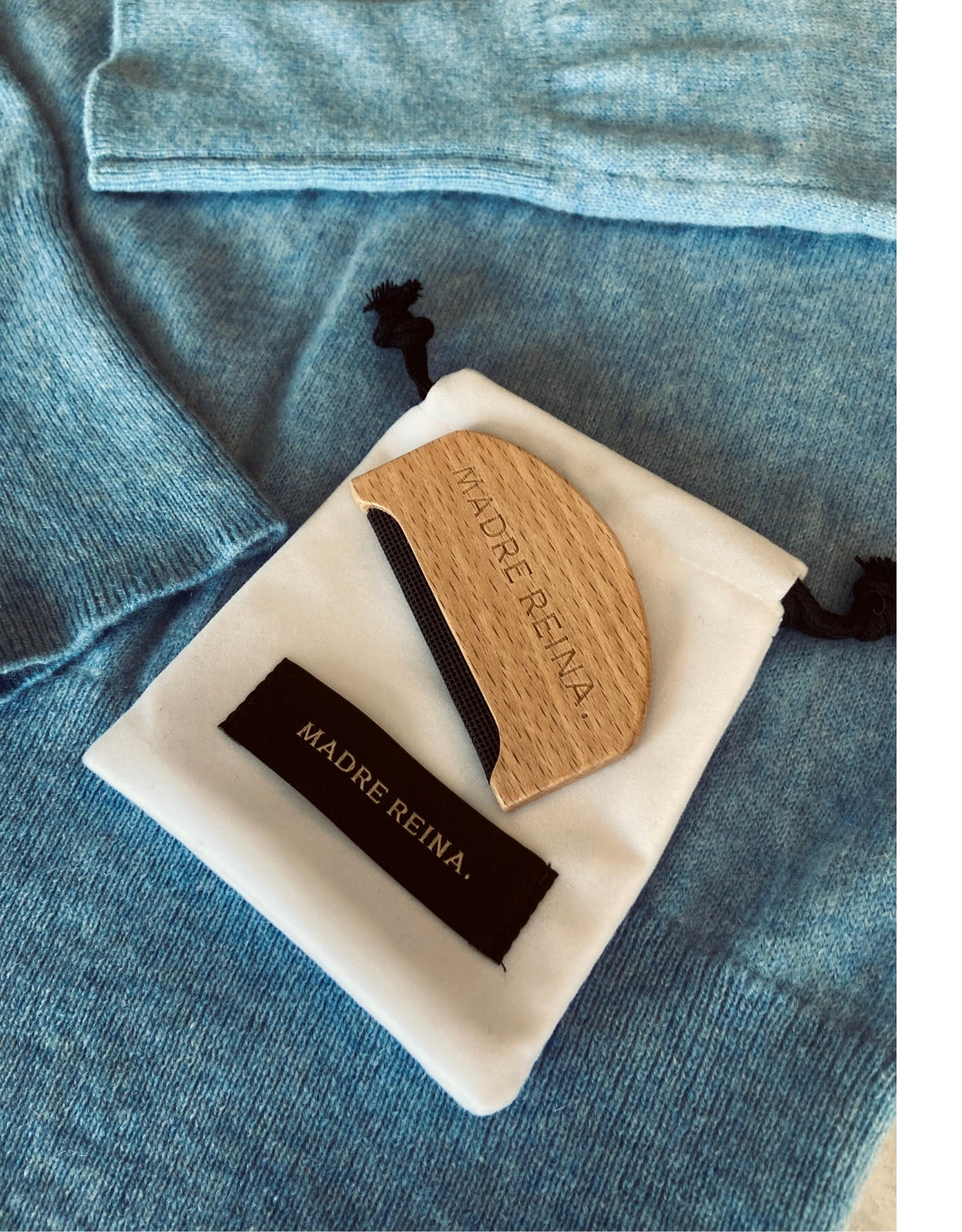 BLUSA LISTRADA BOTOES EM CASHMERE OFF WHITE E CARAMELO