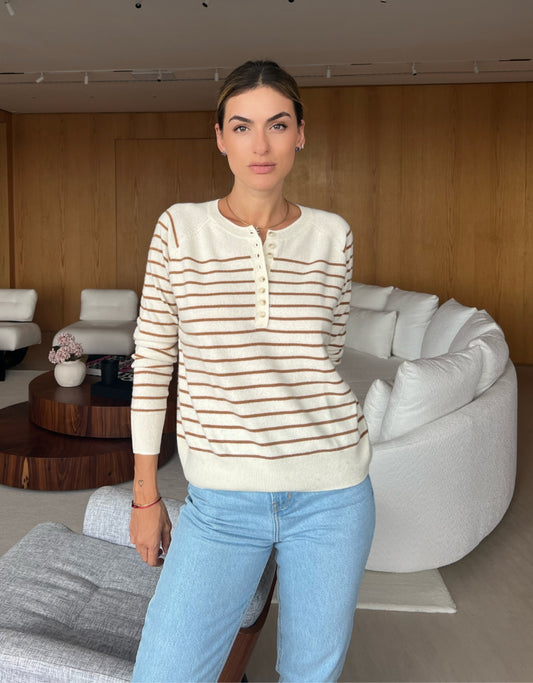 BLUSA LISTRADA BOTOES EM CASHMERE OFF WHITE E CARAMELO