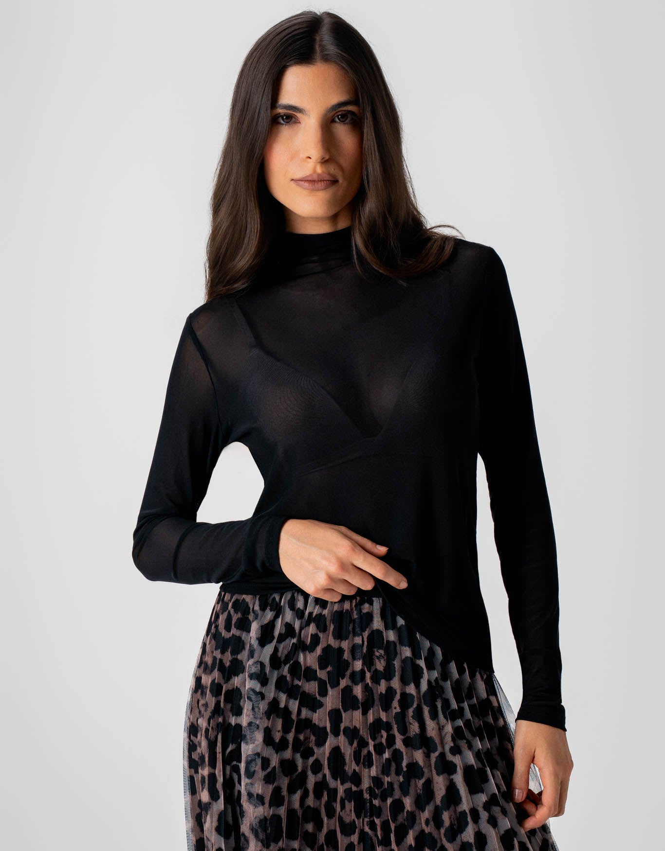 BLUSA LUANA MADRE REINA TULE PRETO