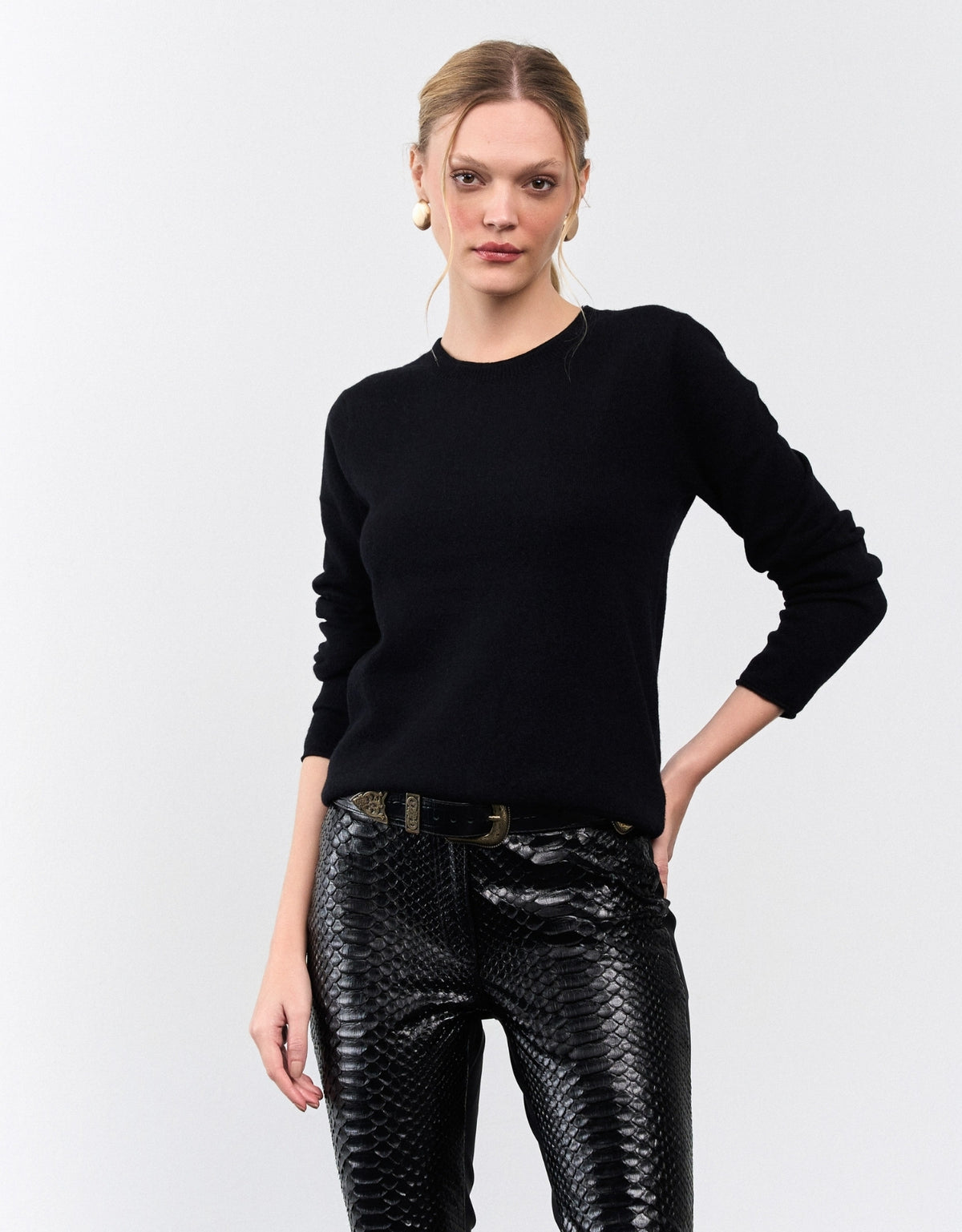 BLUSA MARIAH MADRE REINA CASHMERE PRETA