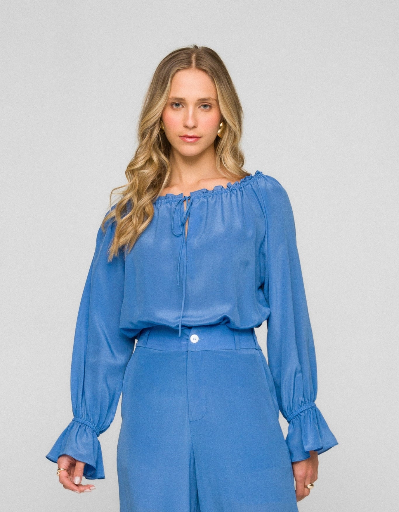 BLUSA OLIVIA MADRE REINA SEDA AZUL LAVANDA