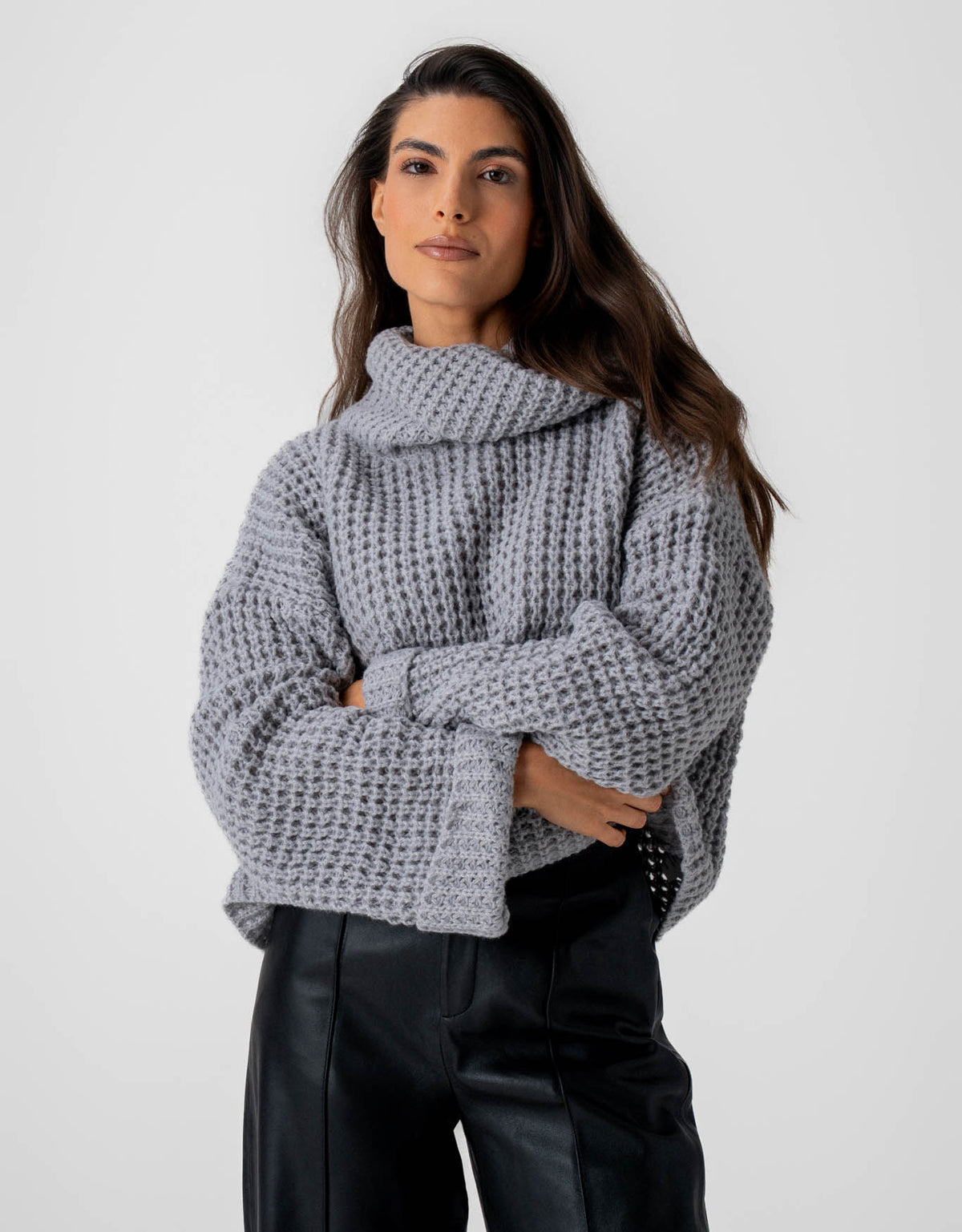 BLUSA SUETER NICOLE MADRE REINA TRICOT CINZA