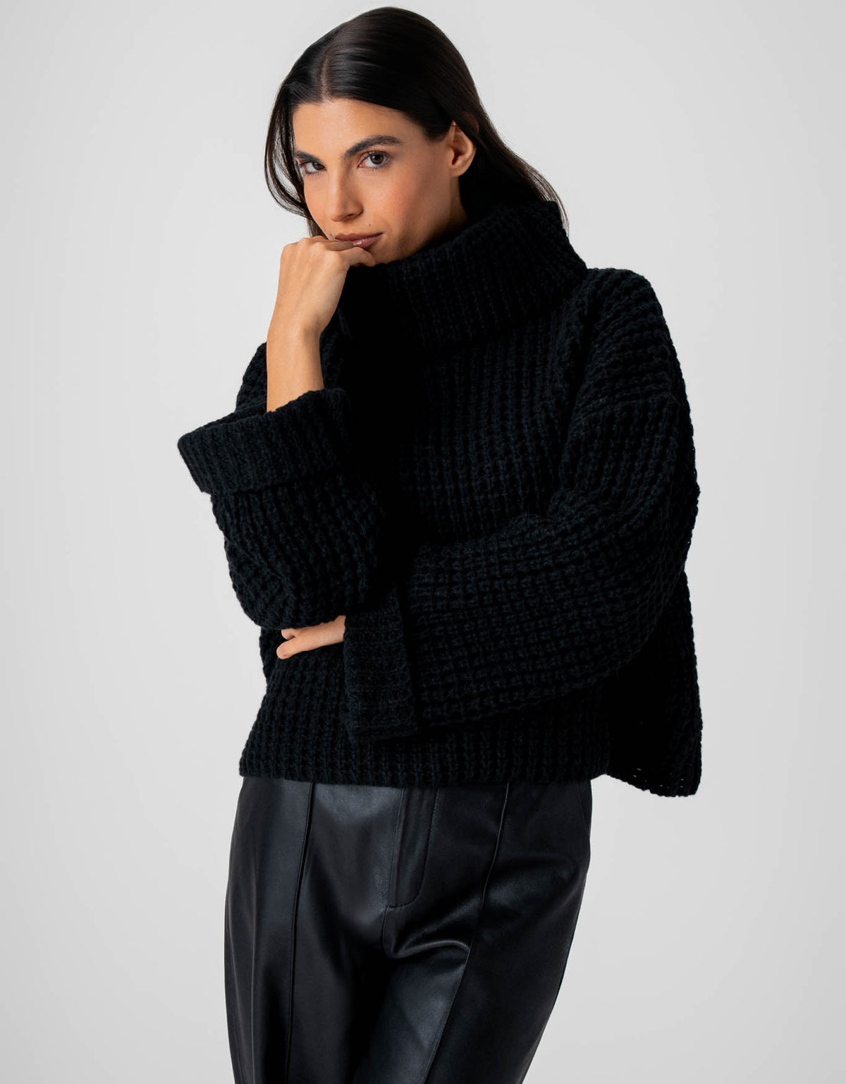 BLUSA SUETER NICOLE MADRE REINA TRICOT PRETO