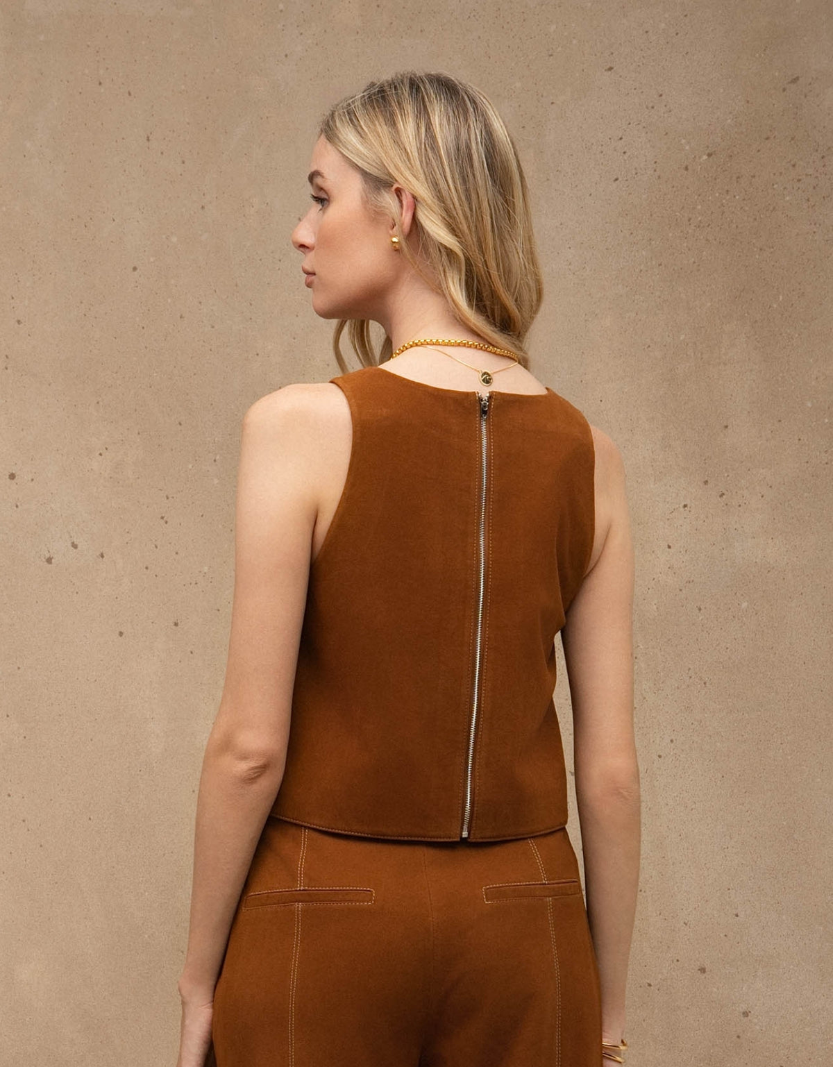 BLUSA VITÓRIA MADRE REINA CHAMOIS CARAMELO