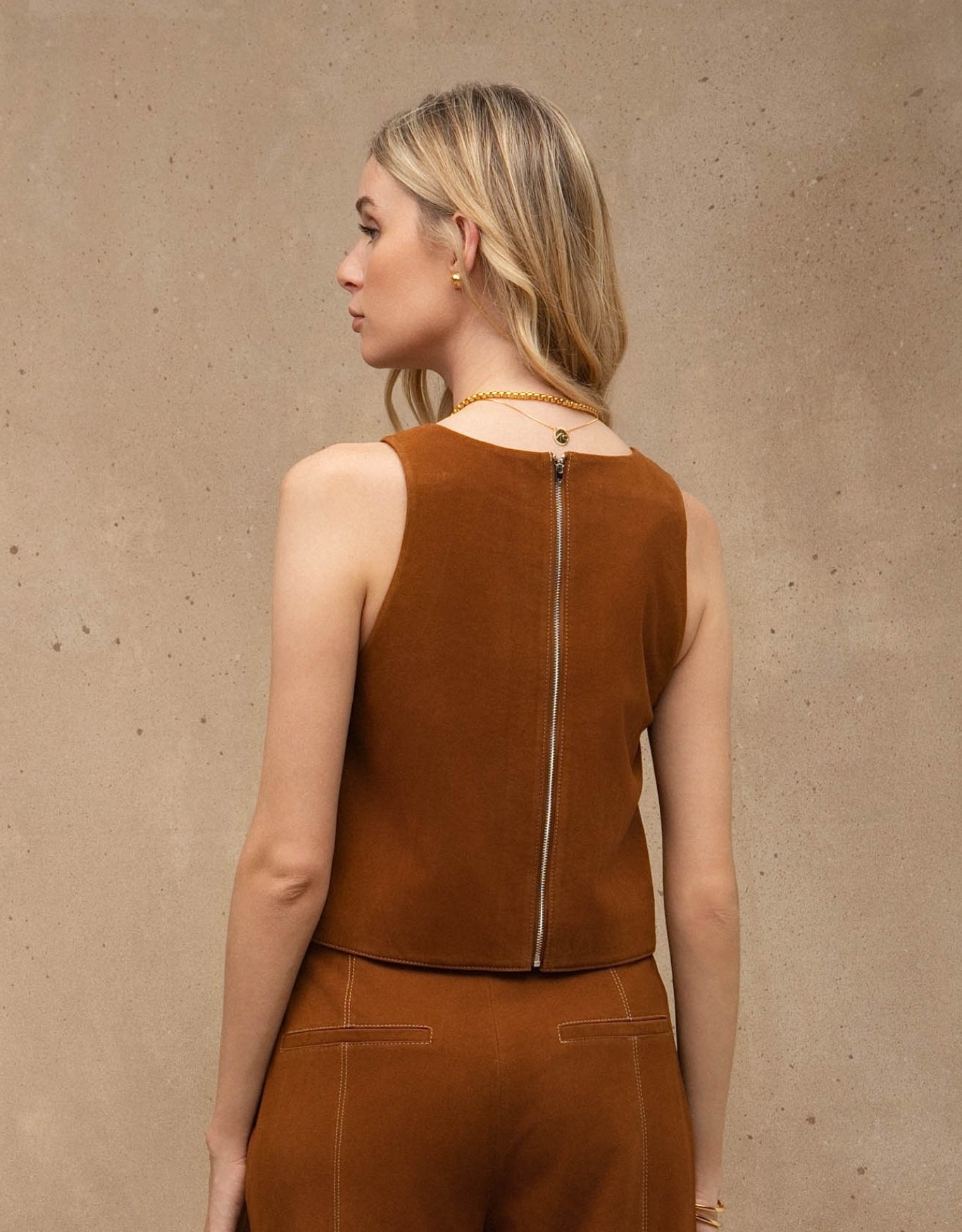 BLUSA VITÓRIA MADRE REINA CHAMOIS CARAMELO