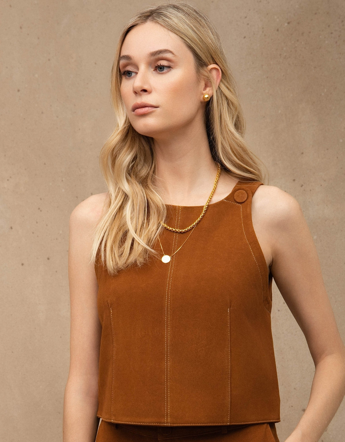 BLUSA VITÓRIA MADRE REINA CHAMOIS CARAMELO