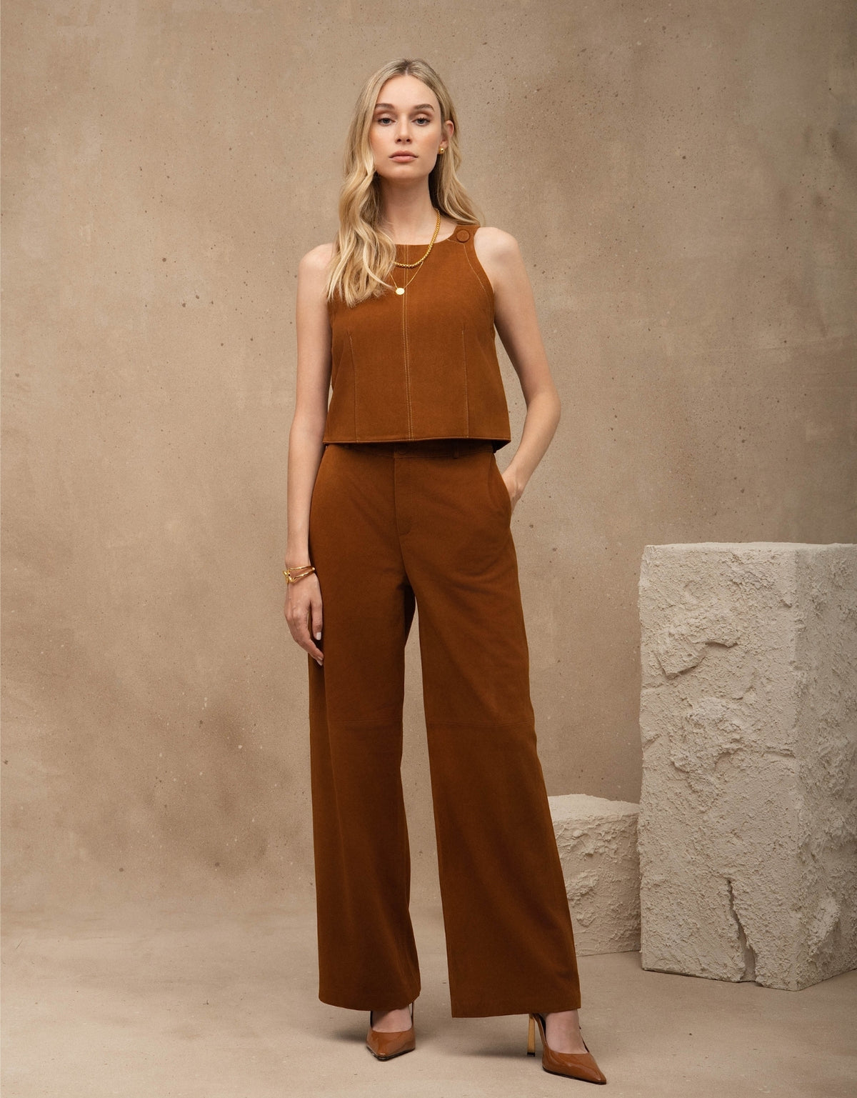 BLUSA VITÓRIA MADRE REINA CHAMOIS CARAMELO