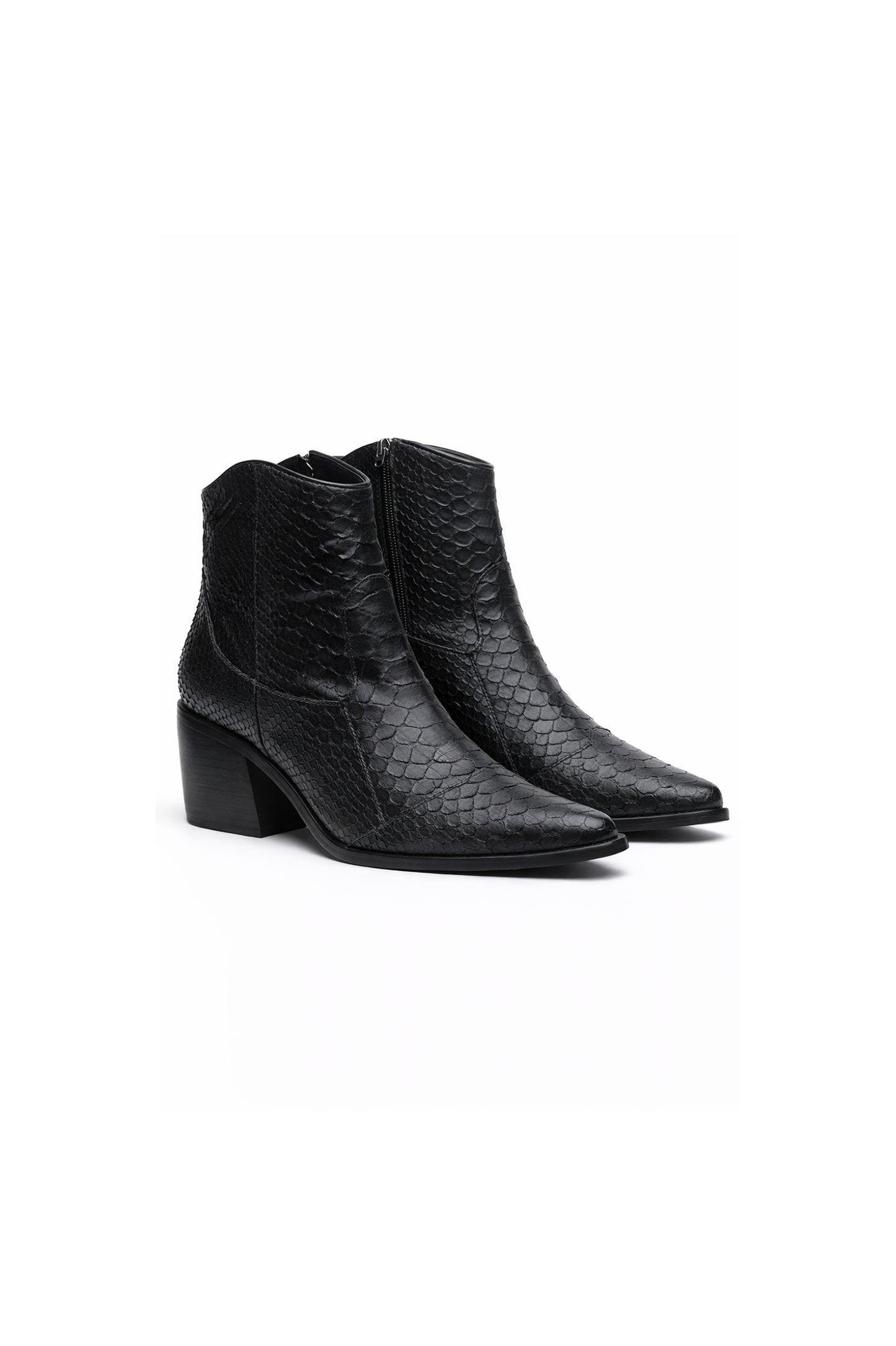 BOTA MADRE REINA COURO PYTHON PRETO