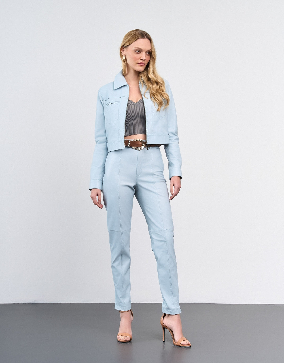 CALÇA ALFAIATARIA MADRE REINA COURO BLUE DAY