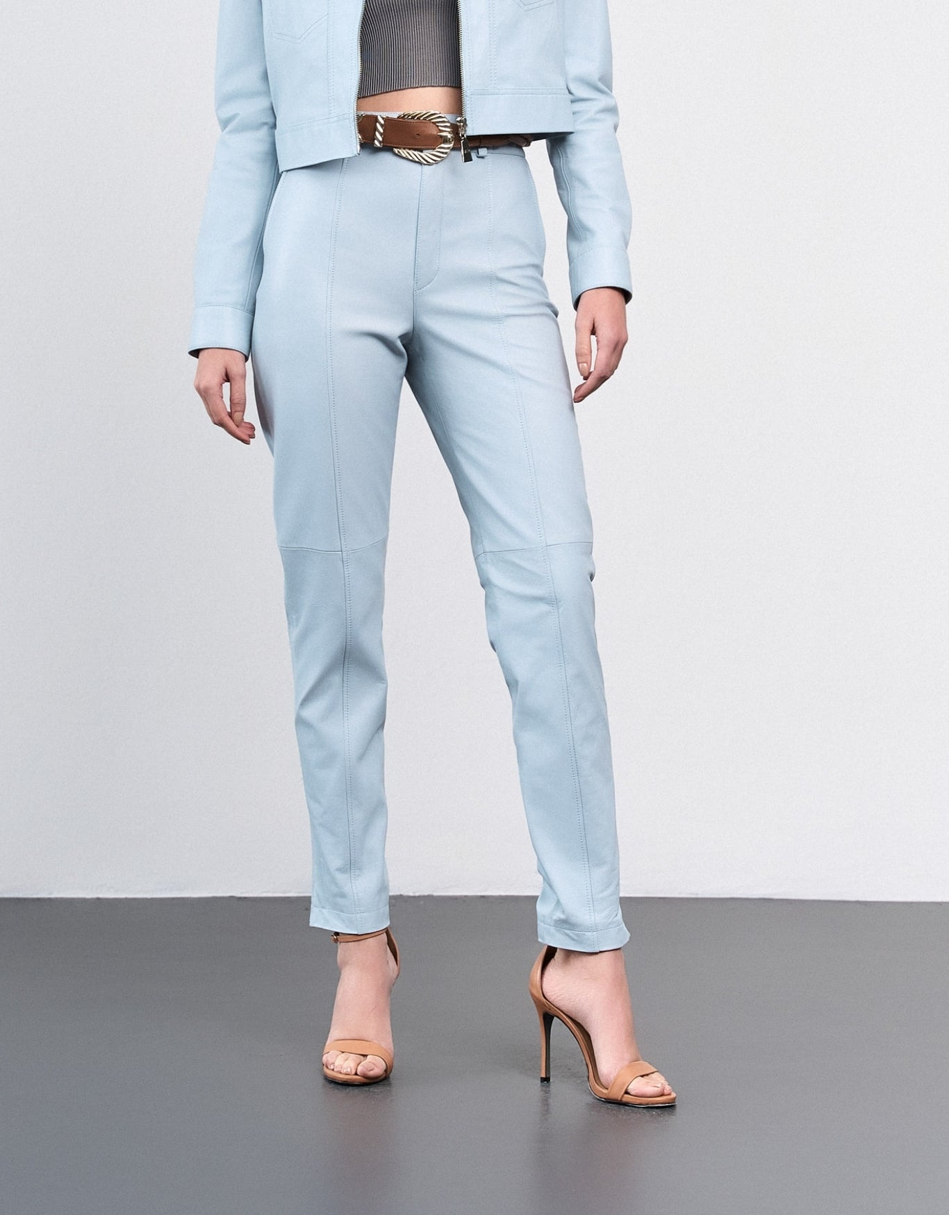 CALÇA ALFAIATARIA MADRE REINA COURO BLUE DAY