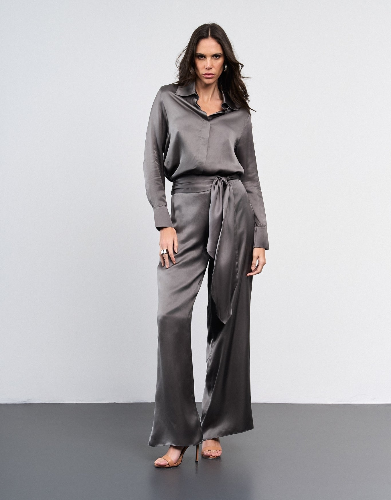 CALÇA AMANDA MADRE REINA SEDA DARK GRAY