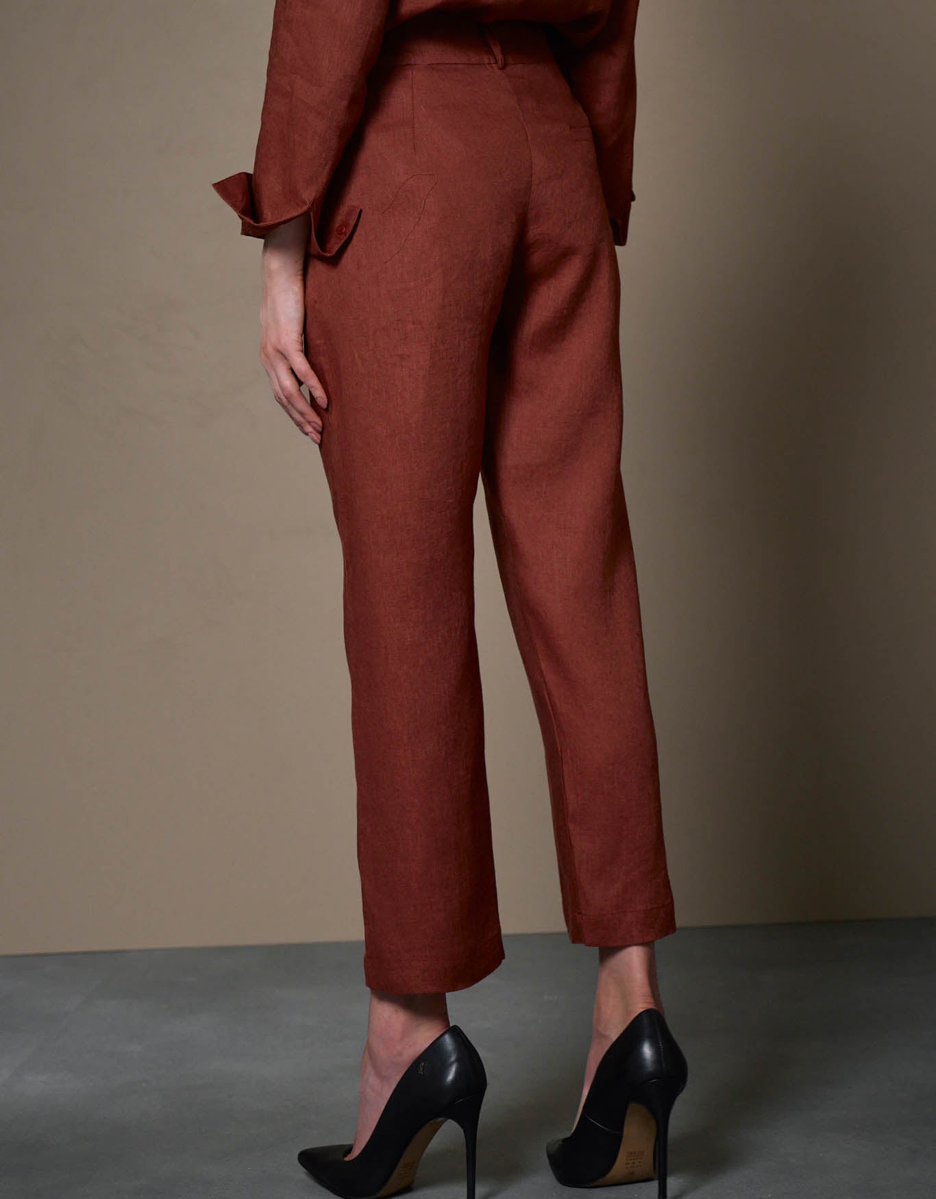 CALÇA ANNA MADRE REINA LINHO CANELA