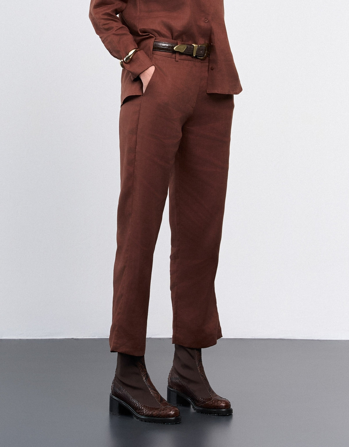 CALÇA ANNA MADRE REINA LINHO COFFEE