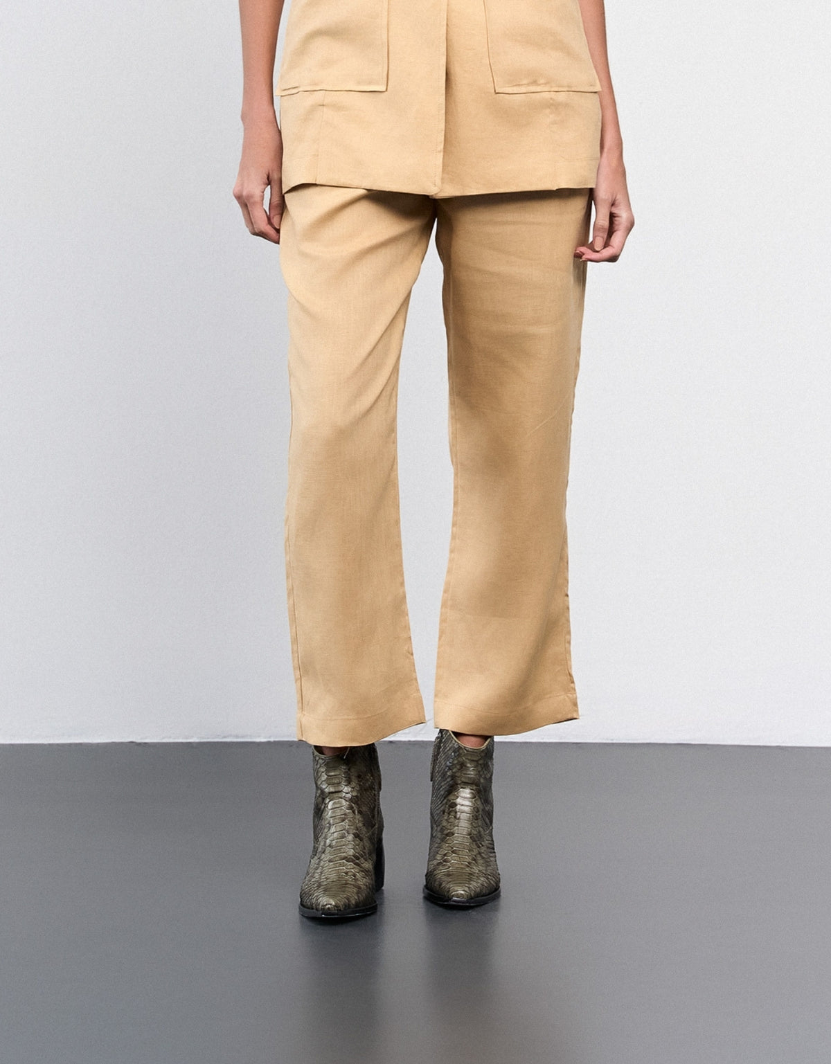 CALÇA ANNA MADRE REINA LINHO DESERT