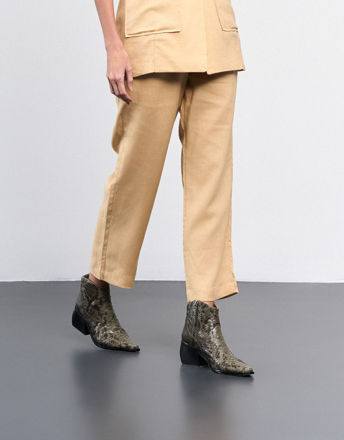 CALÇA ANNA MADRE REINA LINHO DESERT