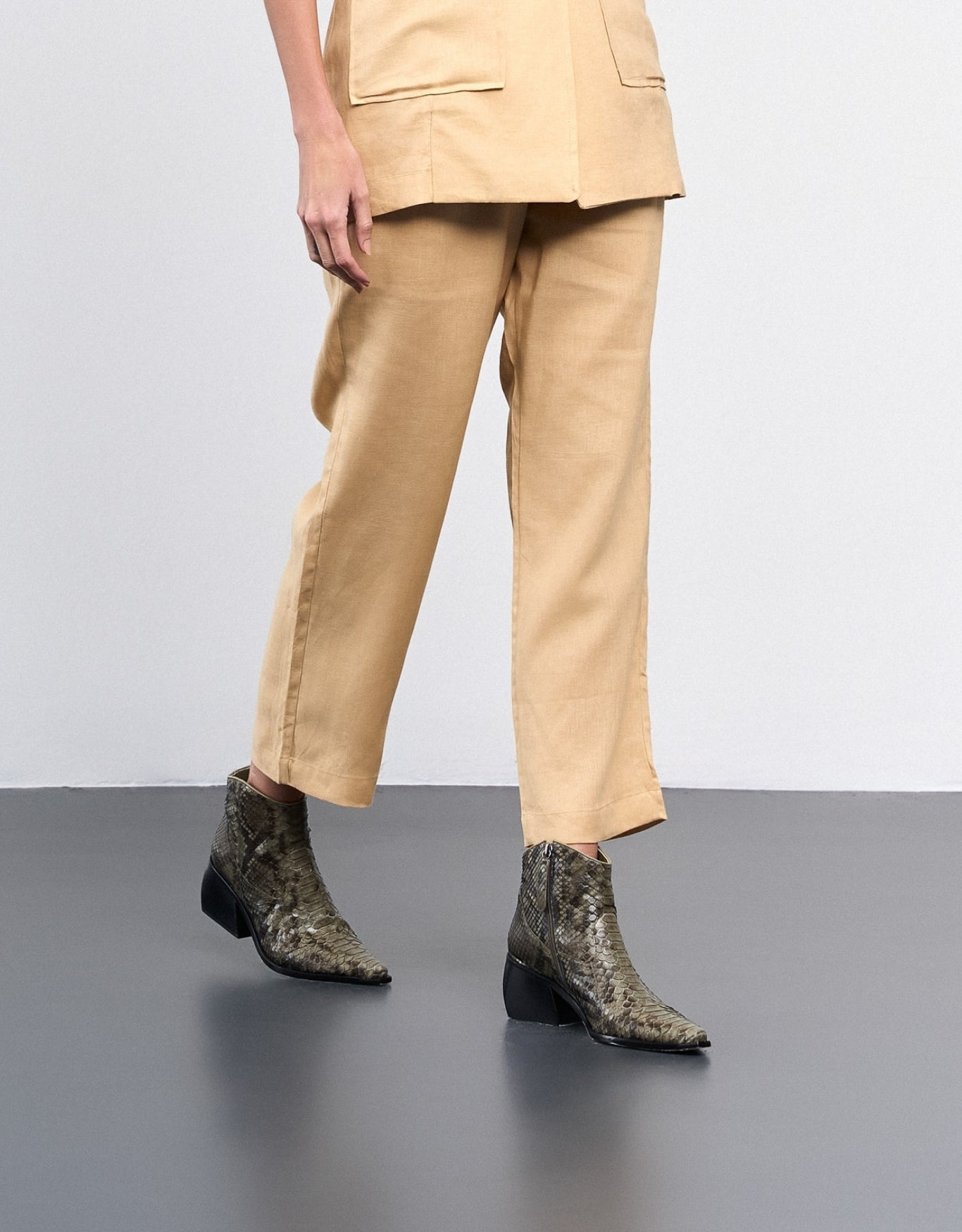 CALÇA ANNA MADRE REINA LINHO DESERT