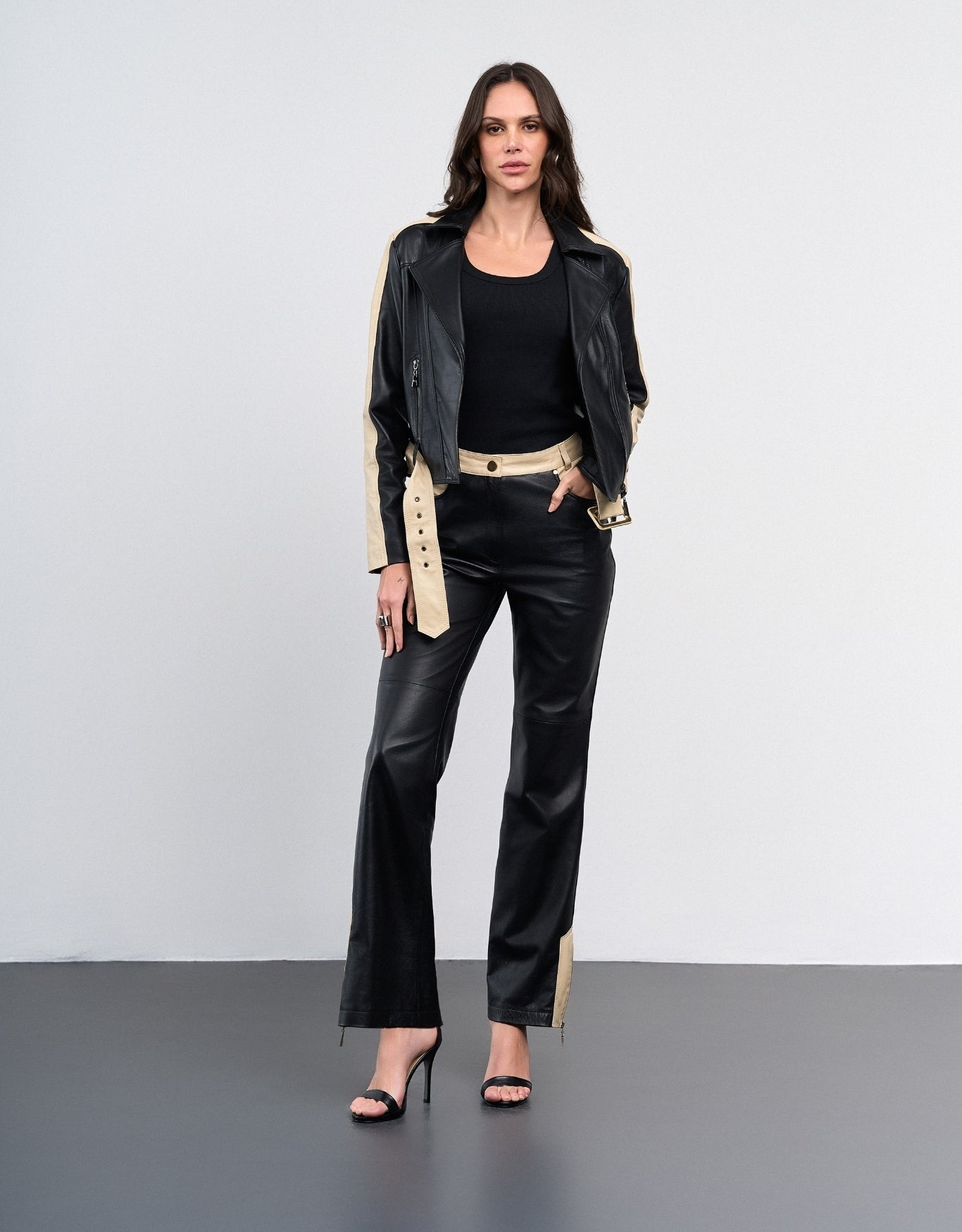 CALÇA CAROL MADRE REINA COURO PRETO