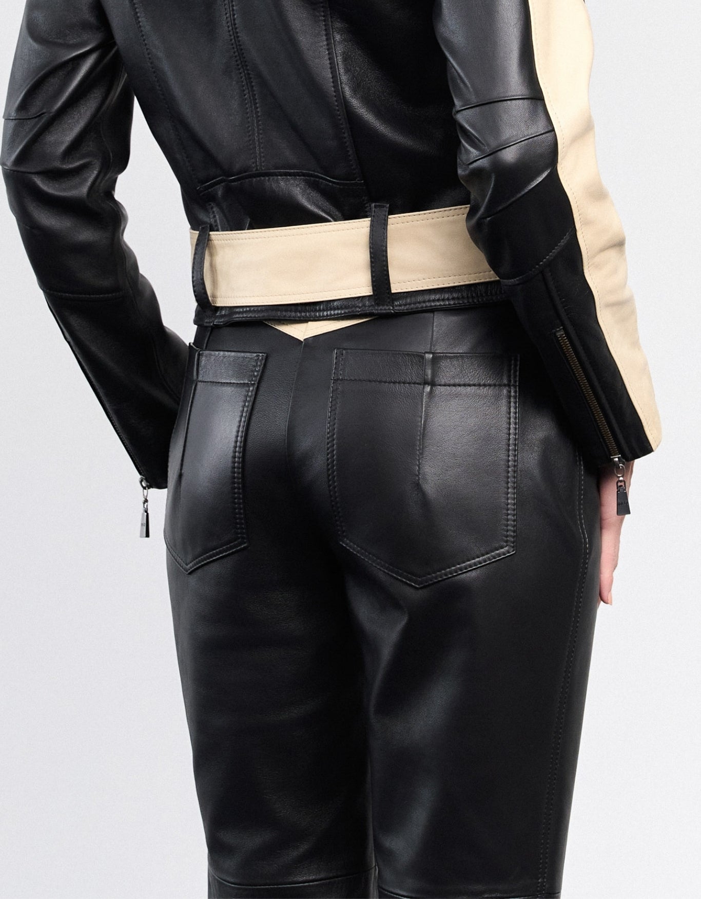 CALÇA CAROL MADRE REINA COURO PRETO