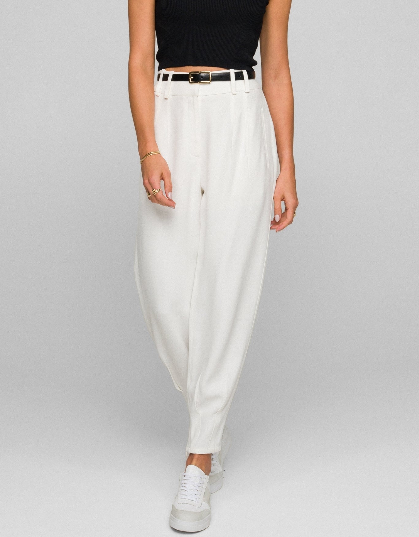 CALÇA CARROT MARIANA MADRE REINA OFF WHITE