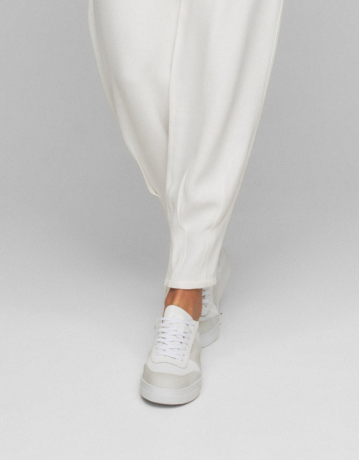 CALÇA CARROT MARIANA MADRE REINA OFF WHITE