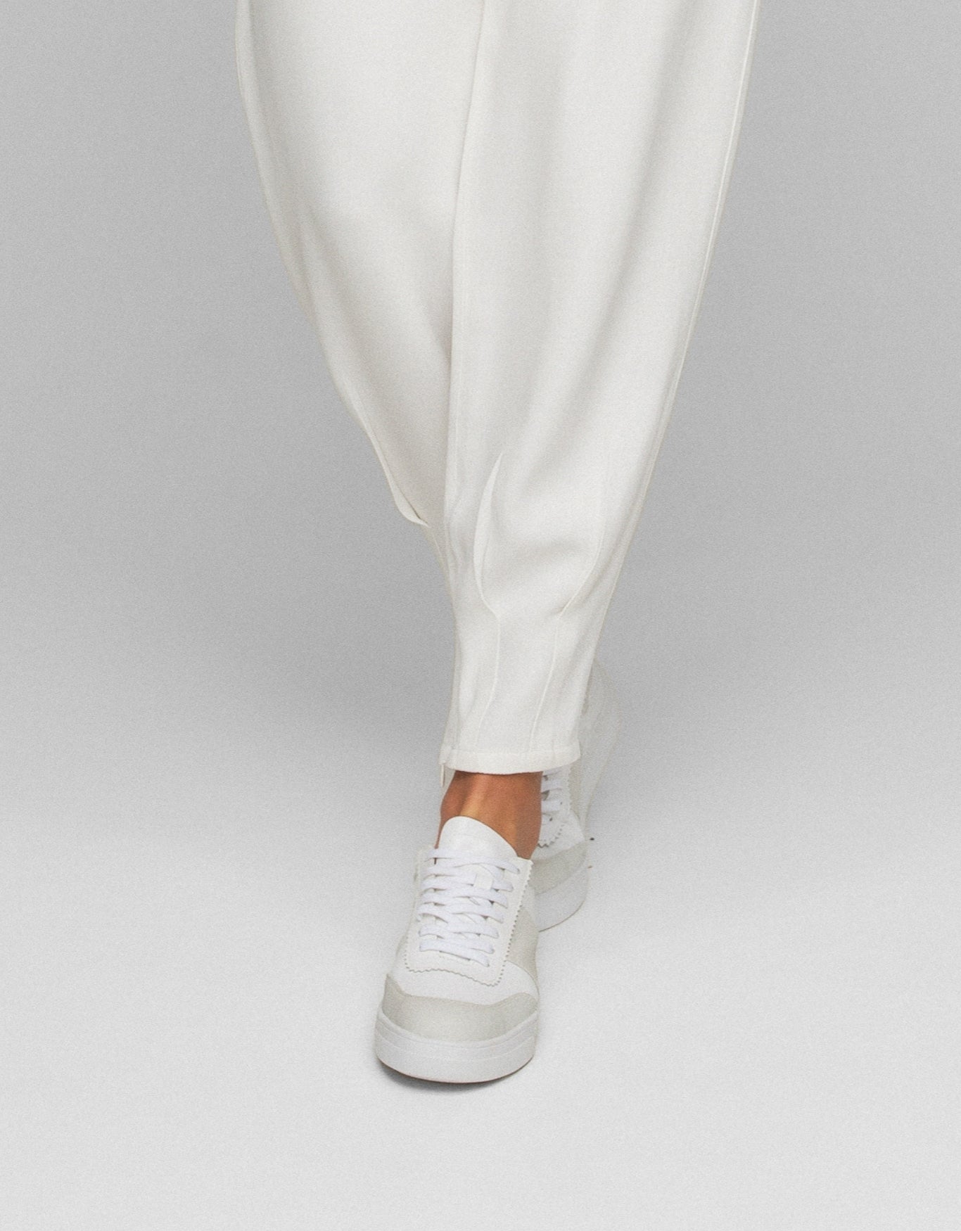 CALÇA CARROT MARIANA MADRE REINA OFF WHITE