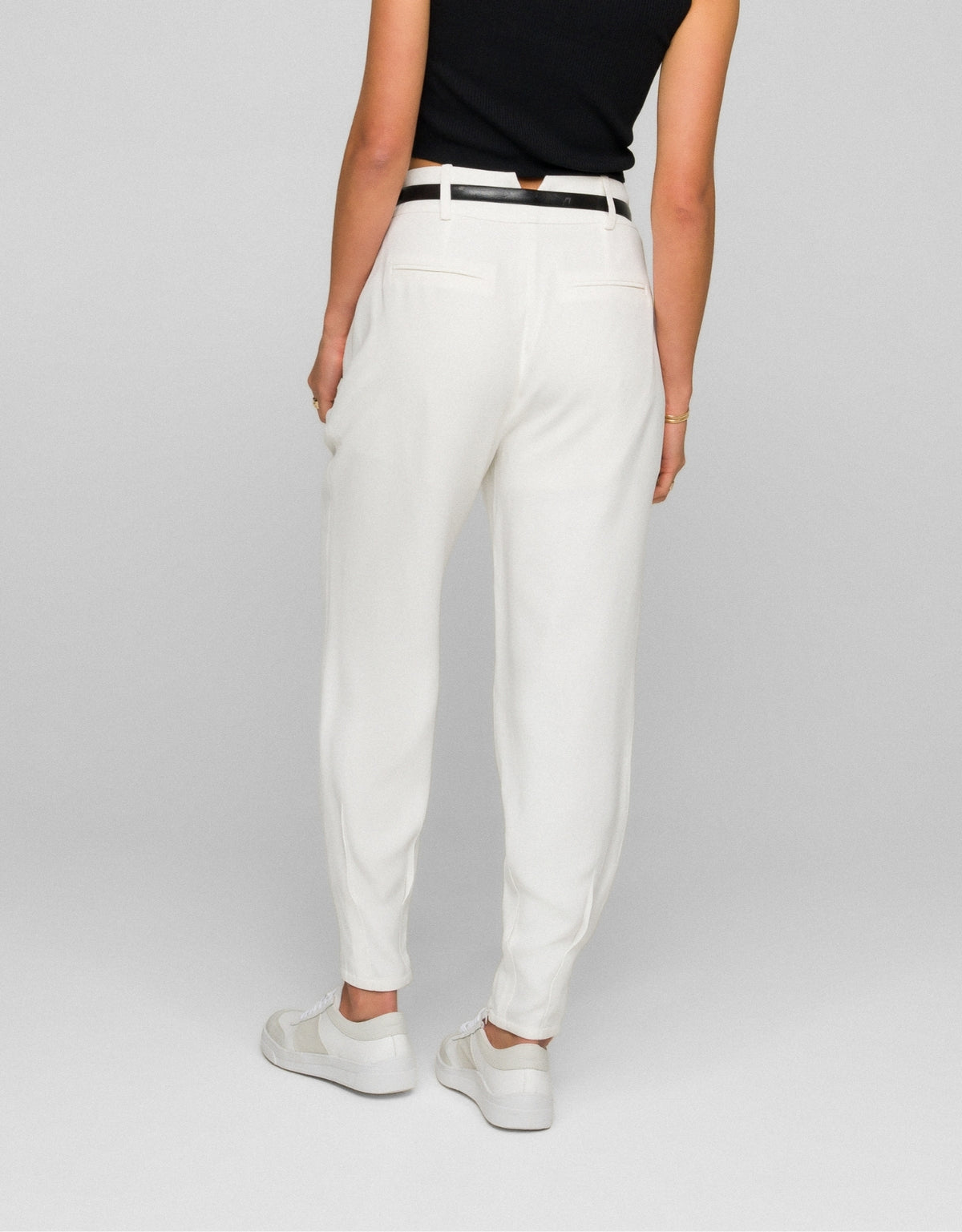 CALÇA CARROT MARIANA MADRE REINA OFF WHITE