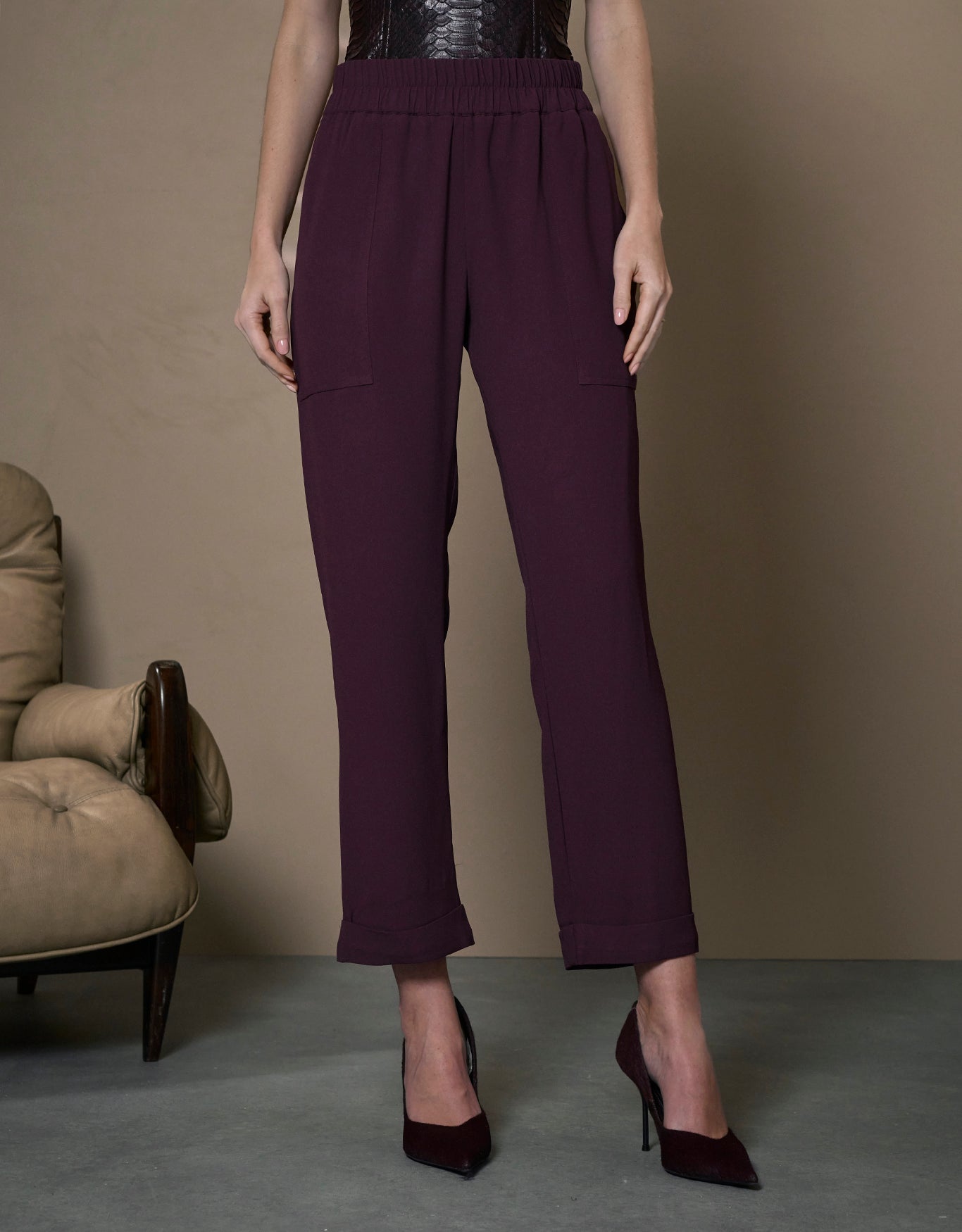 CALÇA ALANIS MADRE REINA CREPE BERINJELA