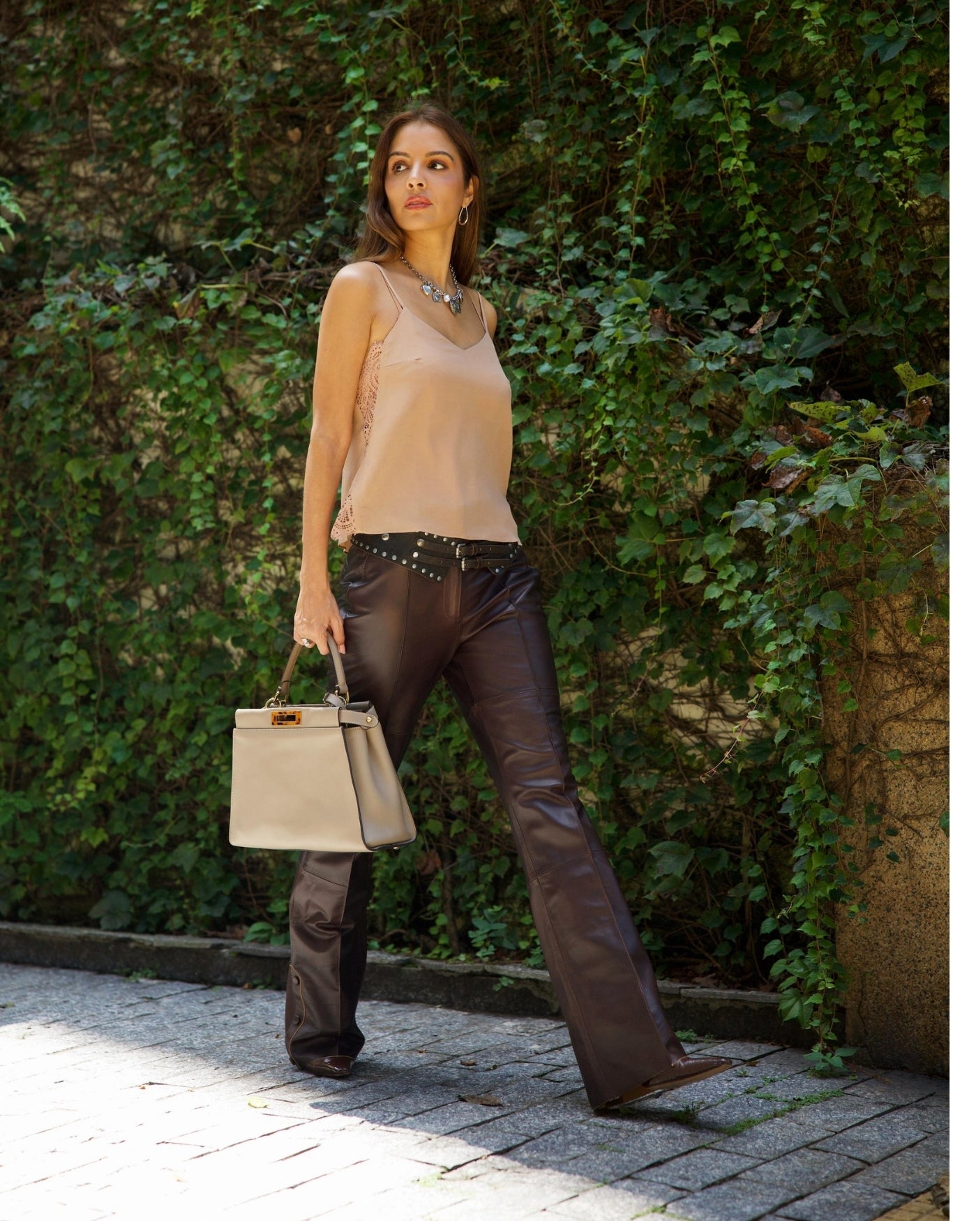 CALÇA ELISA BOTÕES MADRE REINA COURO DARK BROWN