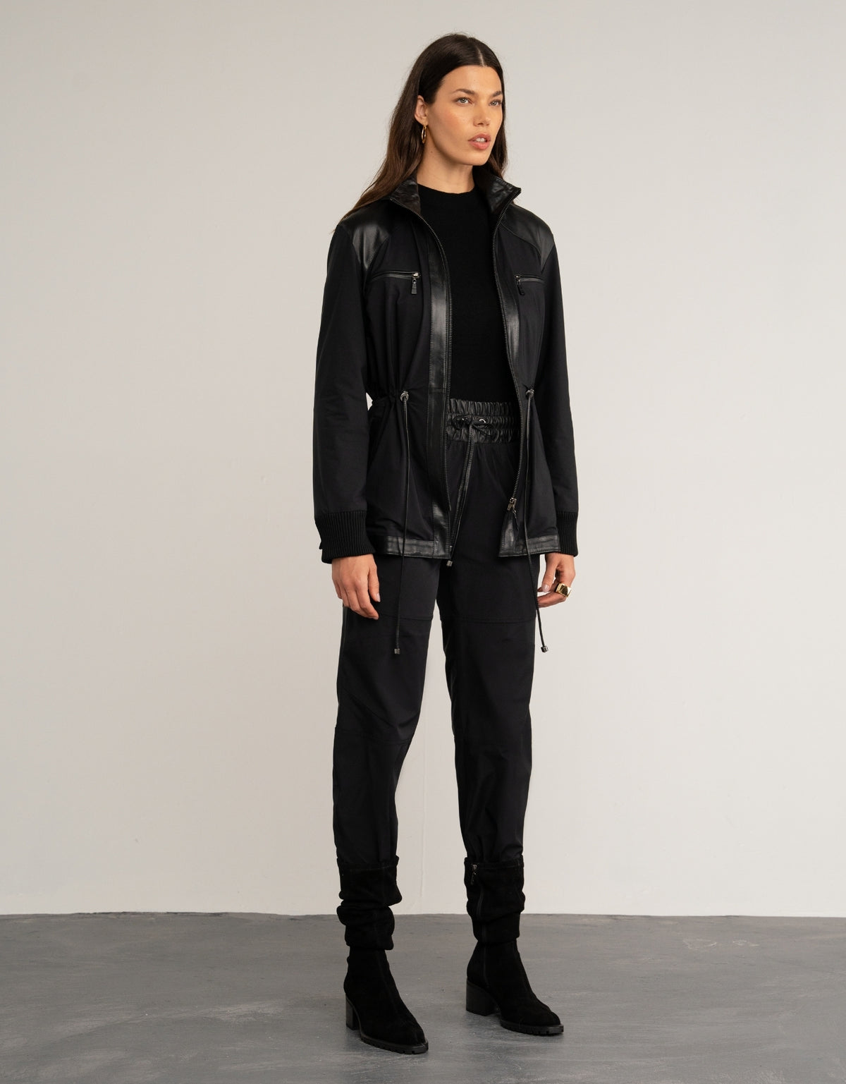 CALÇA HELO NYLON COM COURO PRETO