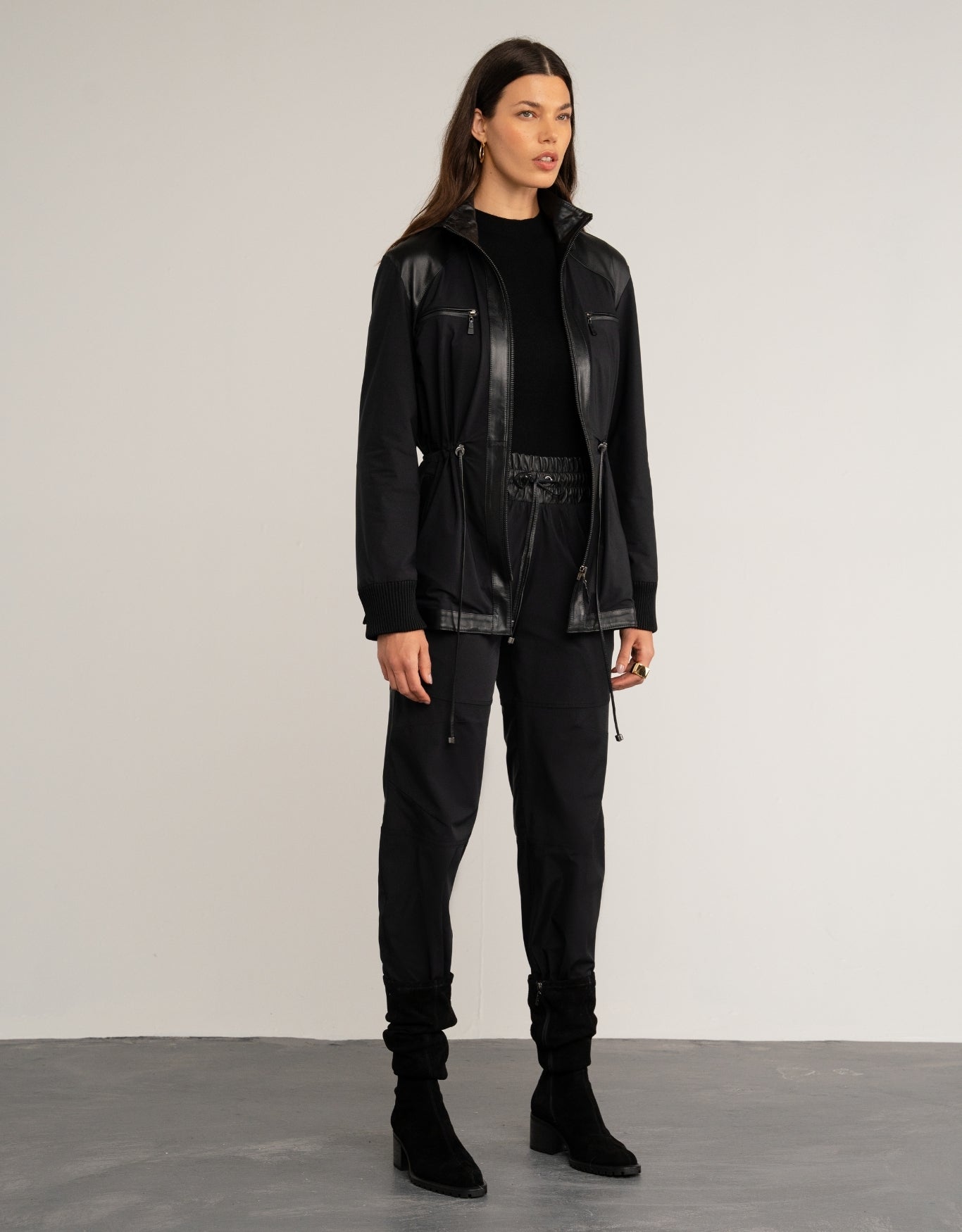 CALÇA HELO NYLON COM COURO PRETO