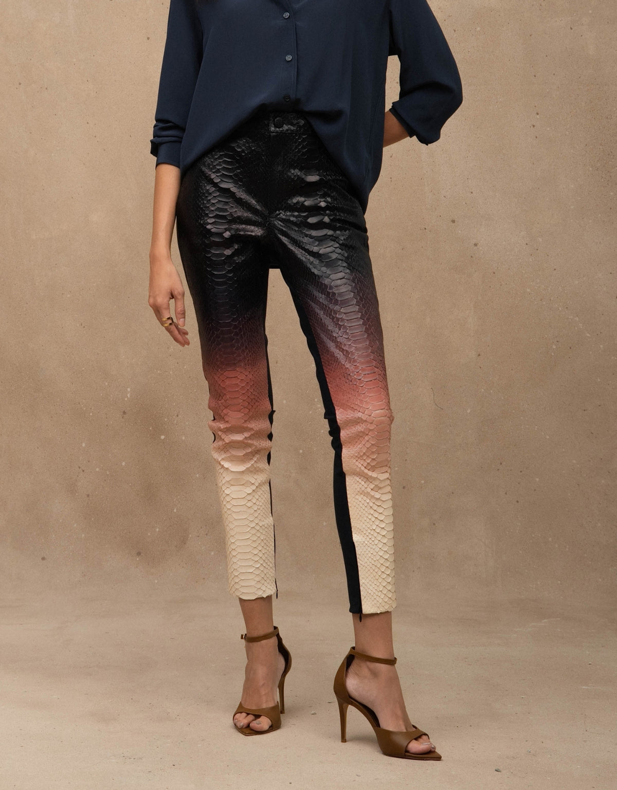 CALÇA MADRE REINA PYTHON COM MALHA DEGRADÊ ROSA ROMÃ/MARINE