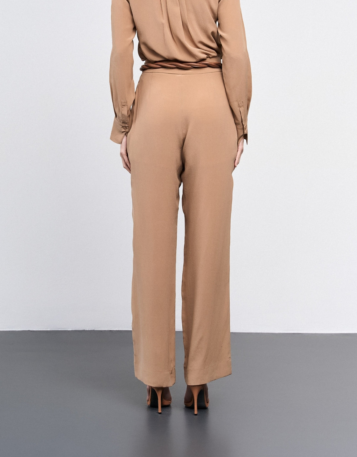 CALÇA MELINA MADRE REINA SEDA MOCCA