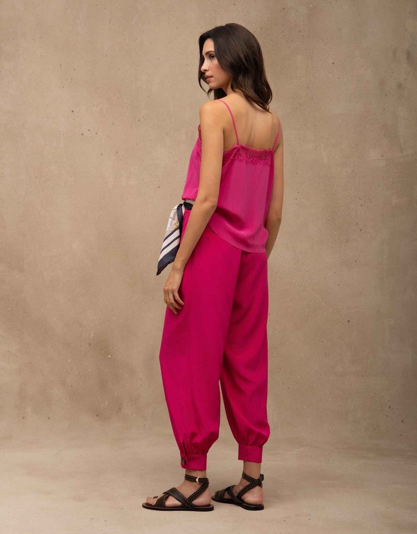 CALÇA REBECA MADRE REINA SEDA ROSA BLOOM