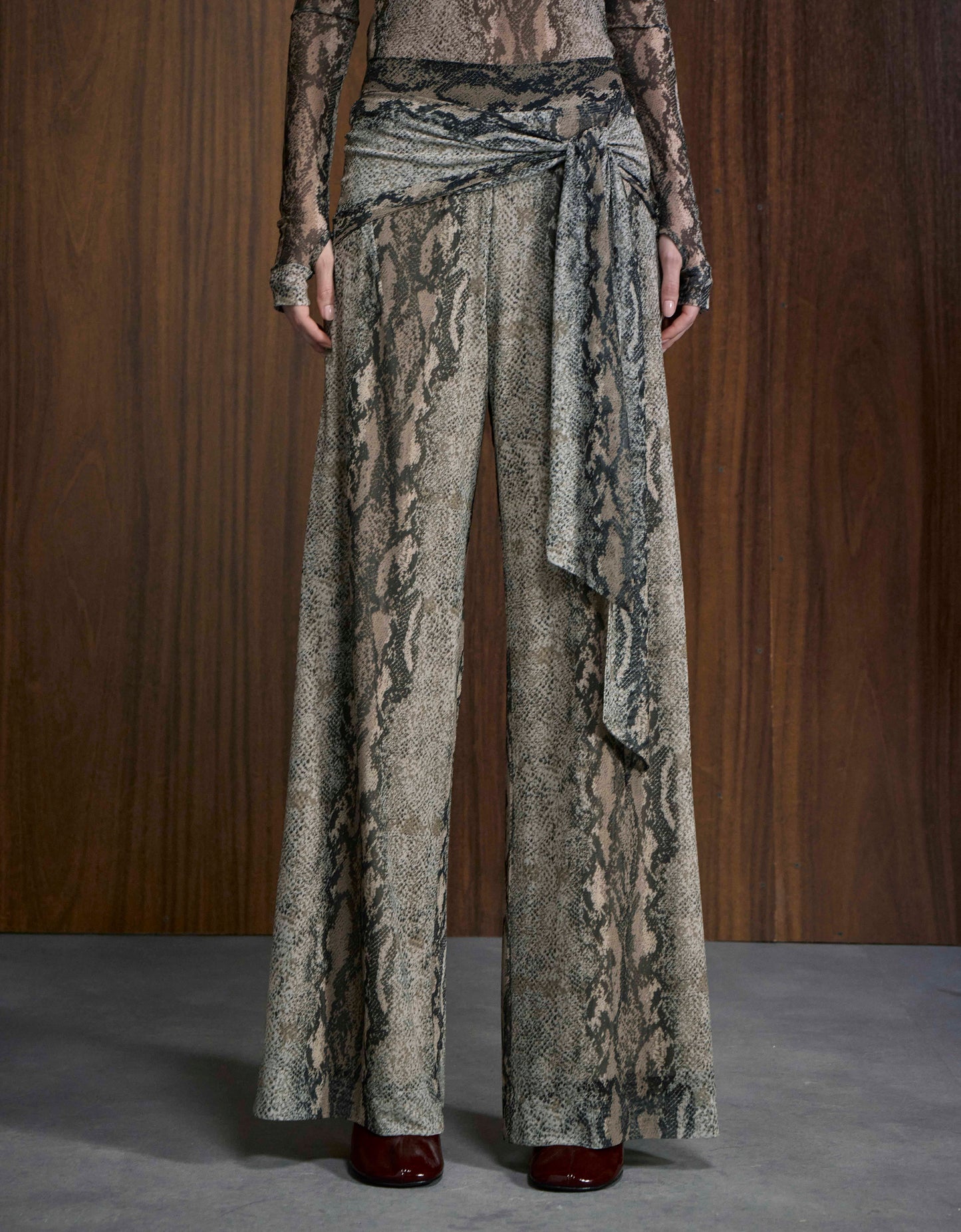 CALÇA SNAKE MADRE REINA TULE ESTAMPA SNAKE