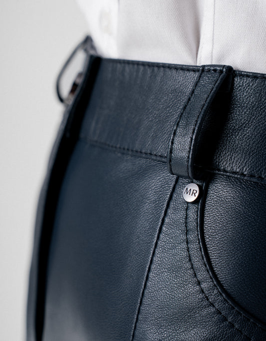 CALÇA TEREZA MADRE REINA MALHA COM COURO AZUL MARINE