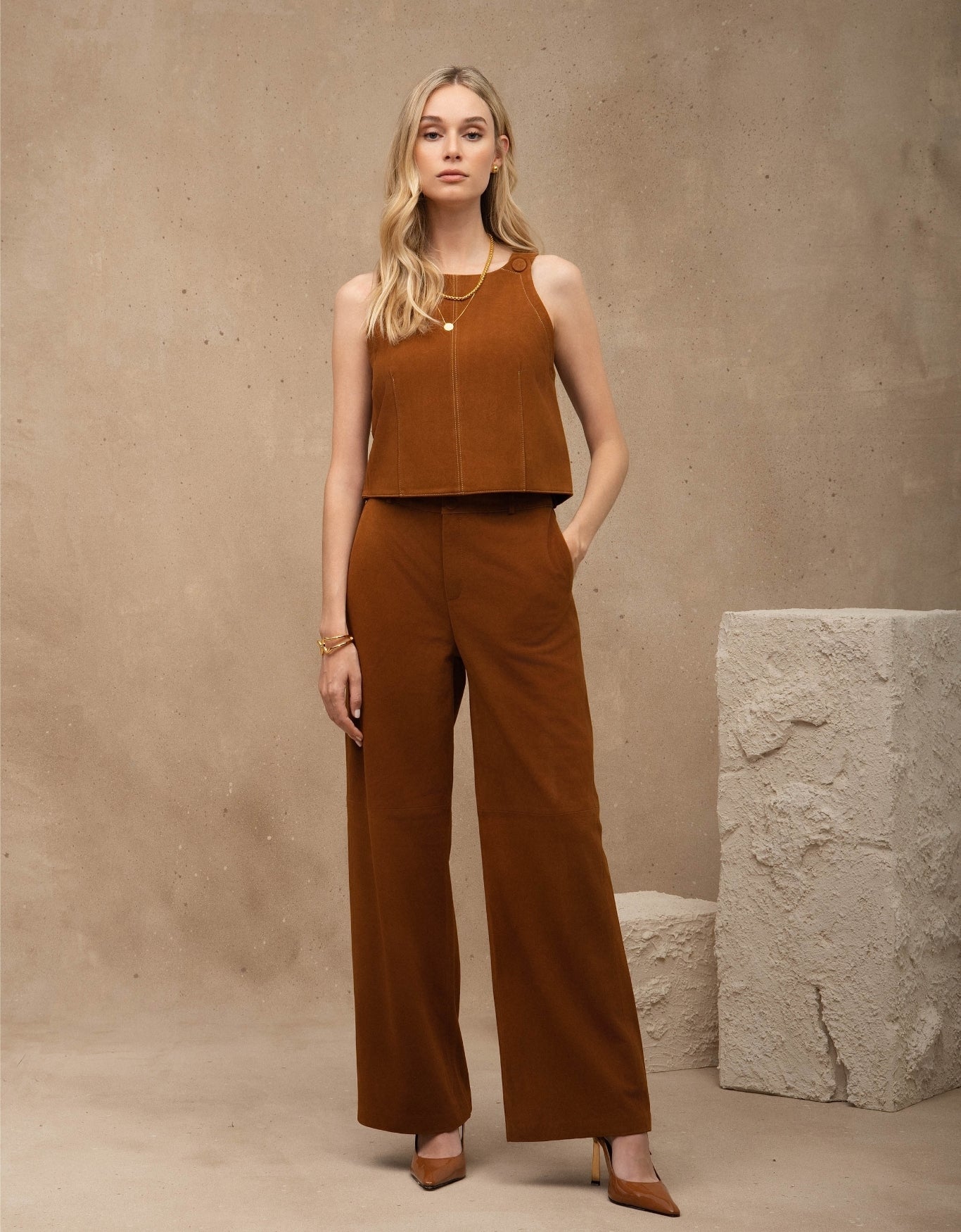 CALÇA VITÓRIA MADRE REINA CHAMOIS CARAMELO