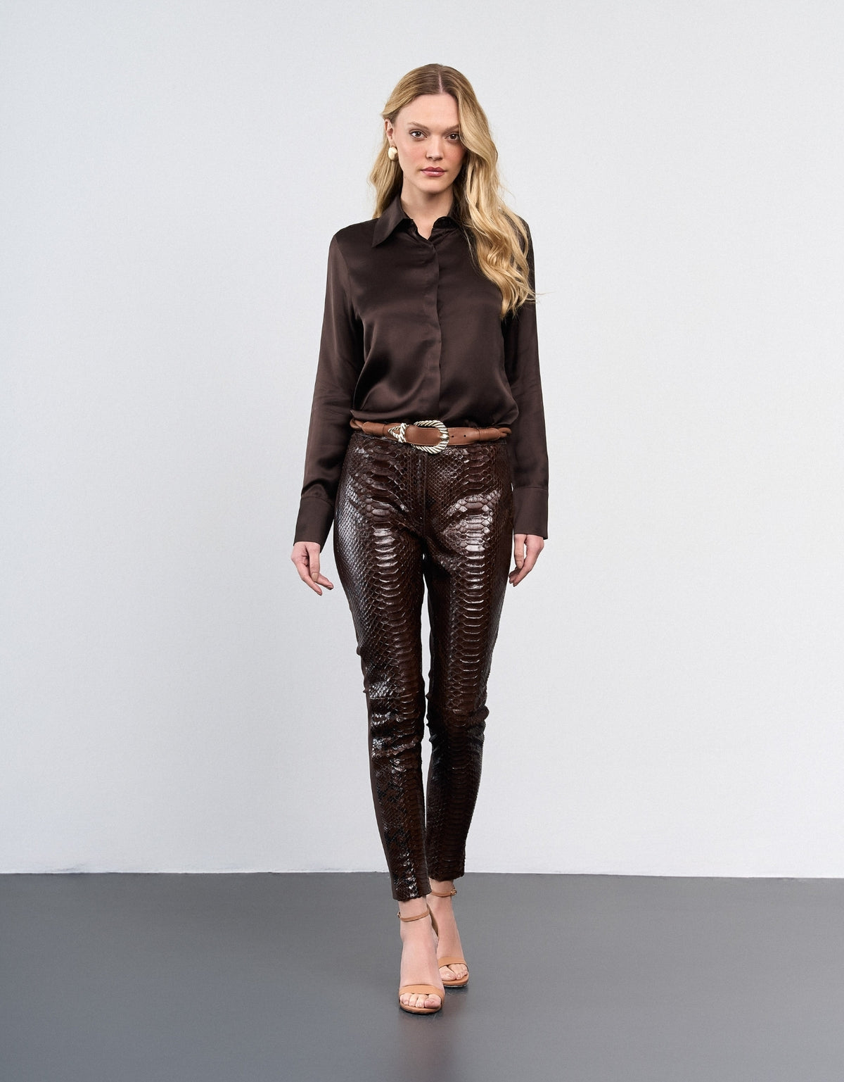 CAMISA AMANDA MADRE REINA SEDA DARK BROWN