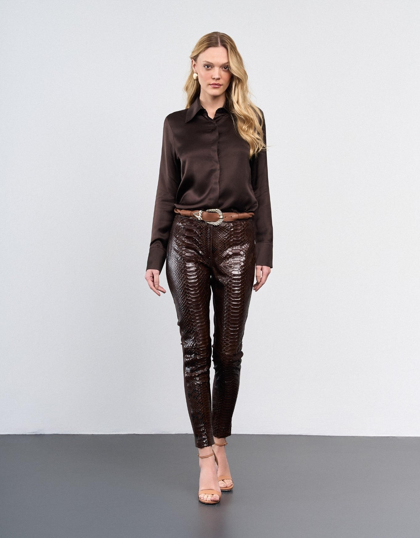 CAMISA AMANDA MADRE REINA SEDA DARK BROWN