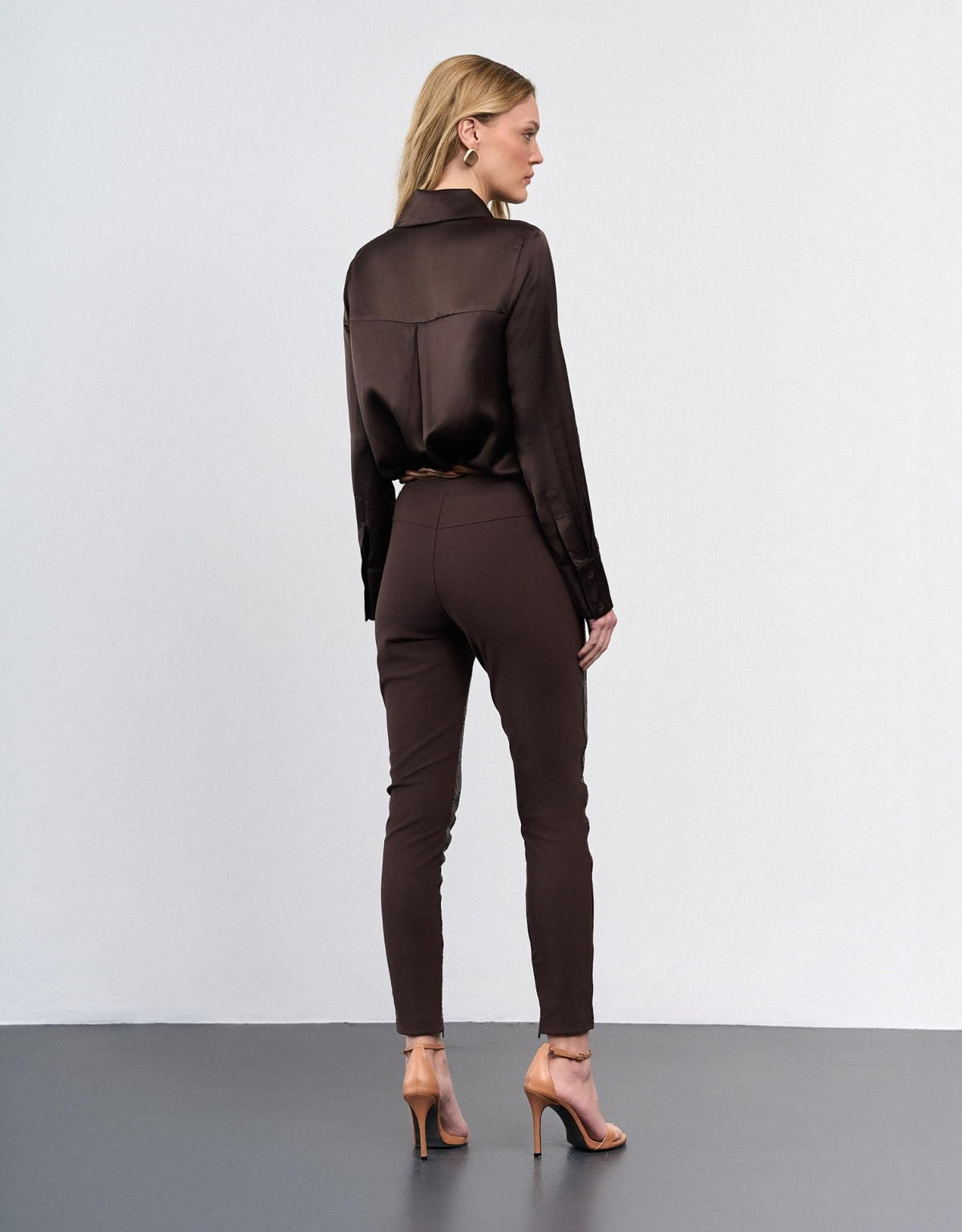 CAMISA AMANDA MADRE REINA SEDA DARK BROWN