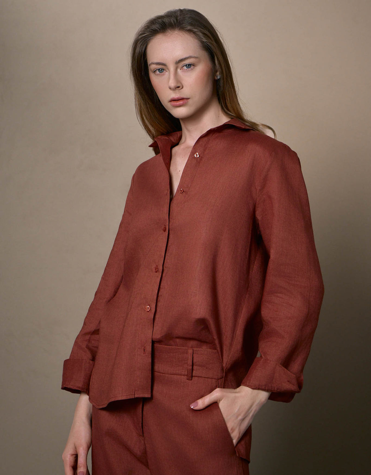 CAMISA ANNA MADRE REINA LINHO CANELA