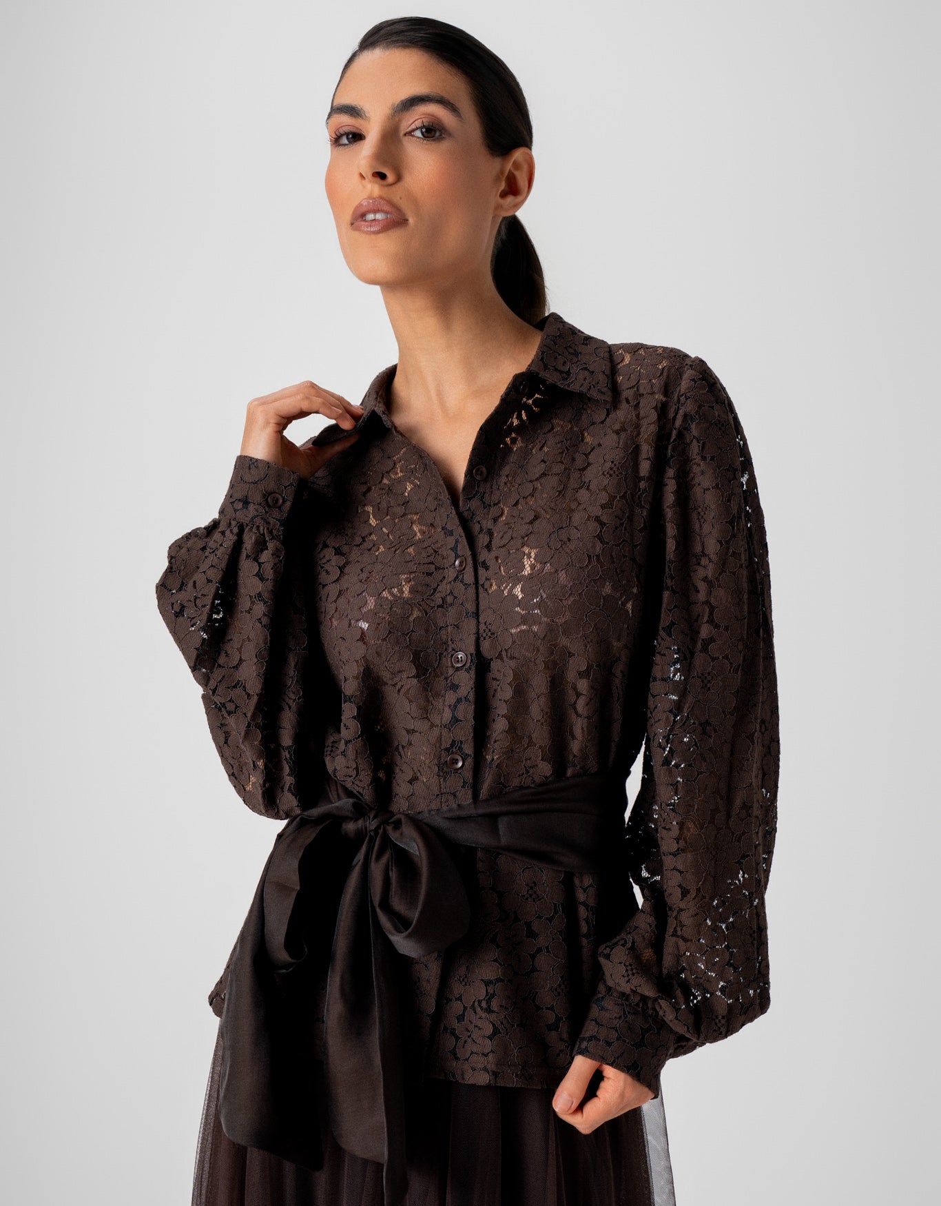 CAMISA BIANCA MADRE REINA CHOCOLATE