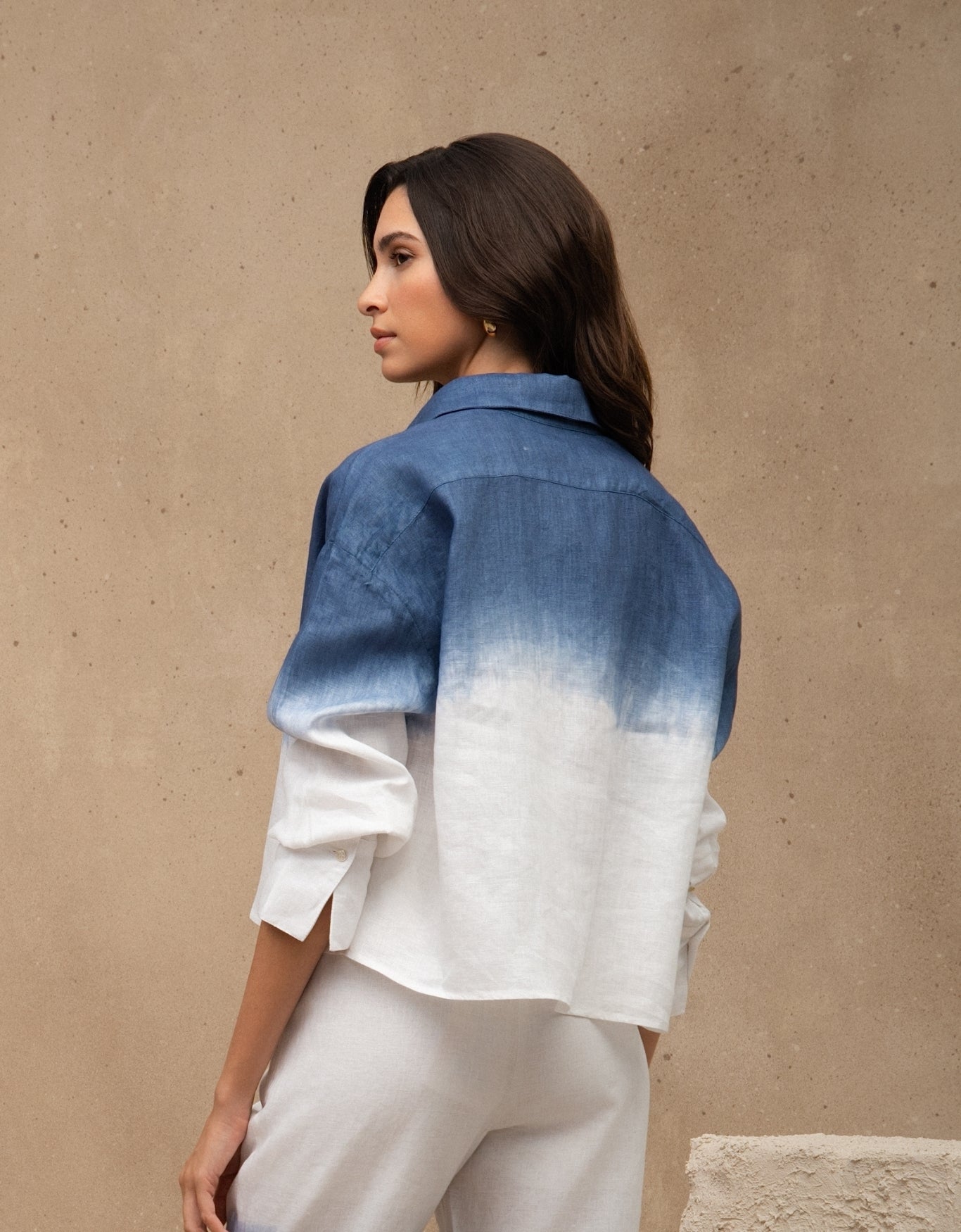 CAMISA CROPPED LINA OMBRÉ MADRE REINA LINHO AZUL MARINE