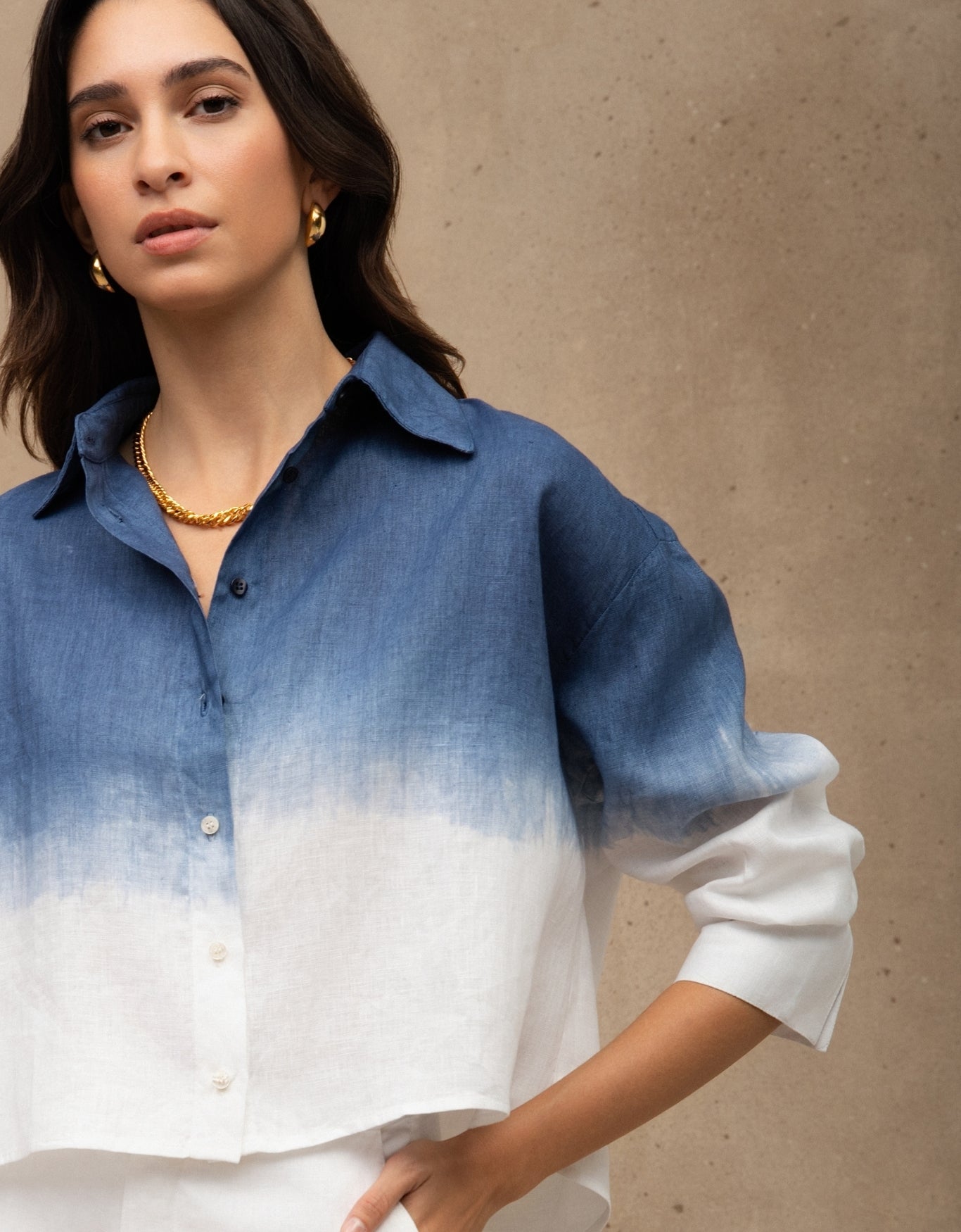 CAMISA CROPPED LINA OMBRÉ MADRE REINA LINHO AZUL MARINE