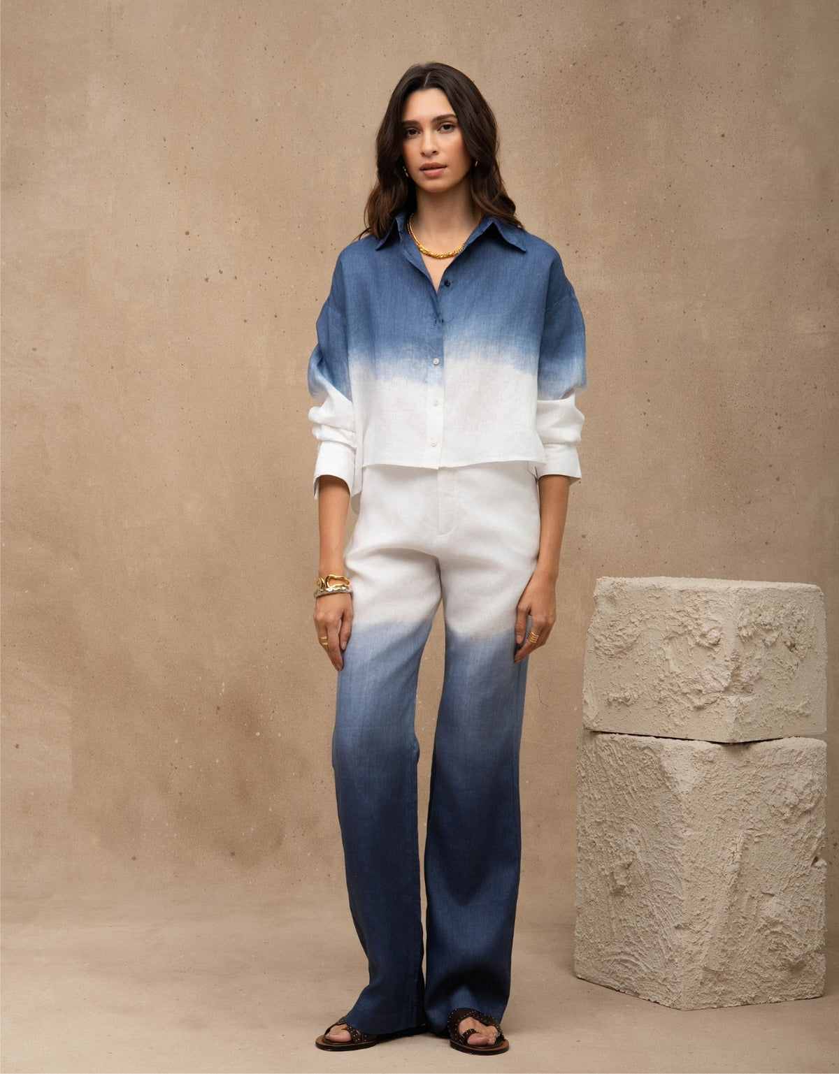 CAMISA CROPPED LINA OMBRÉ MADRE REINA LINHO AZUL MARINE