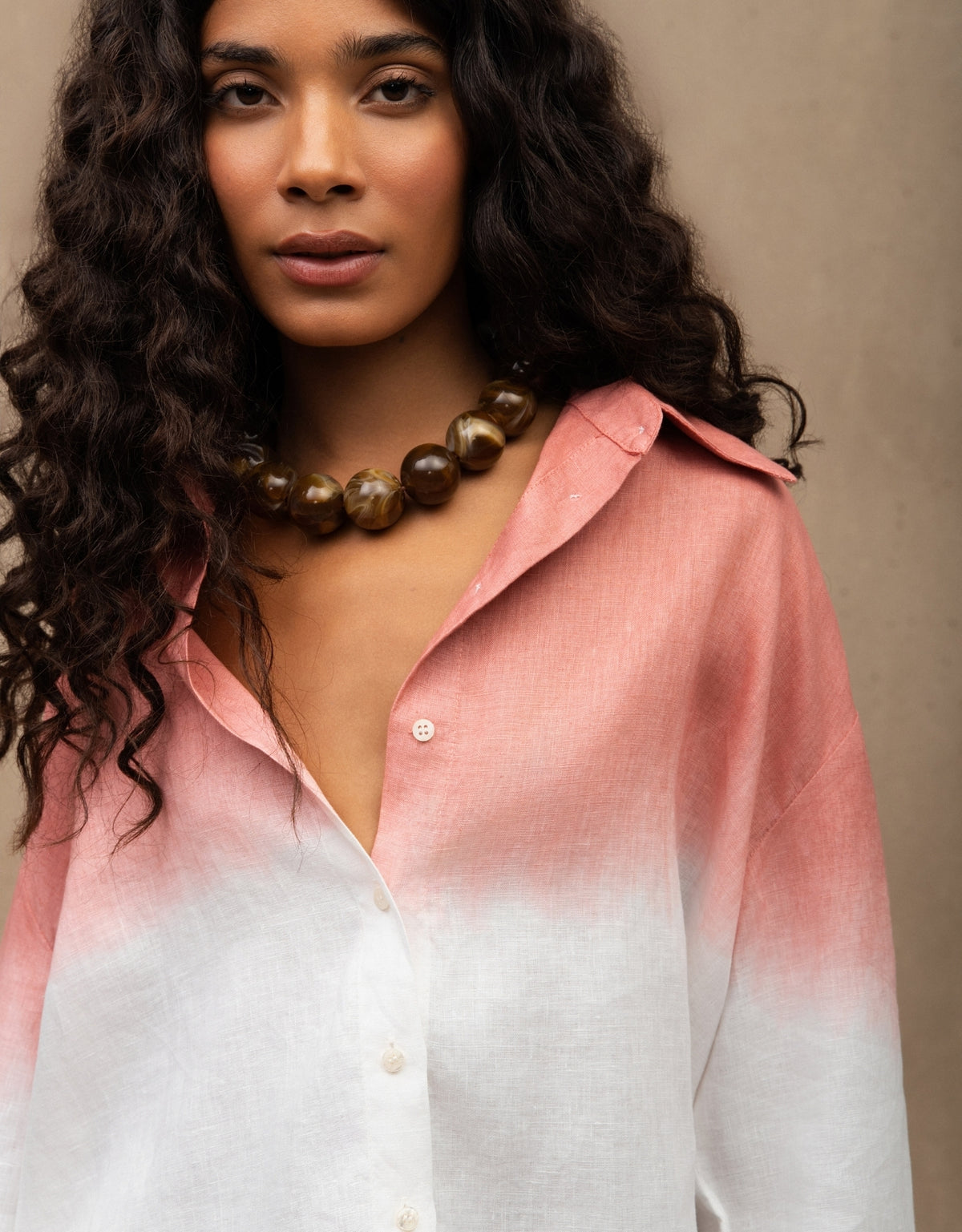 CAMISA CROPPED LINA OMBRÉ MADRE REINA LINHO ROSA ROMÃ