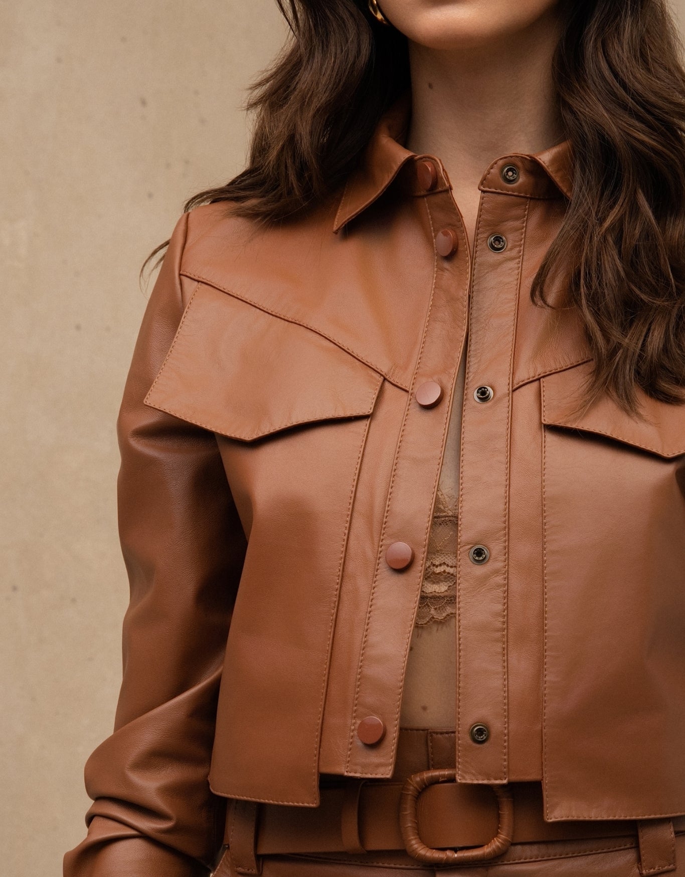 CAMISA ELISA MADRE REINA COURO CARAMELO