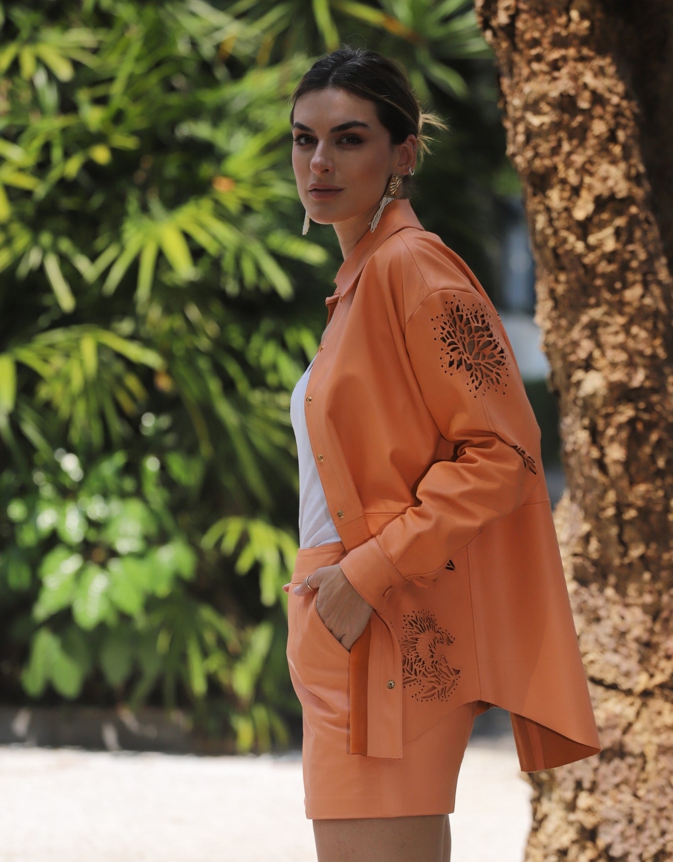 CAMISA JULIA MADRE REINA COURO FLORAL LARANJA PAPAYA