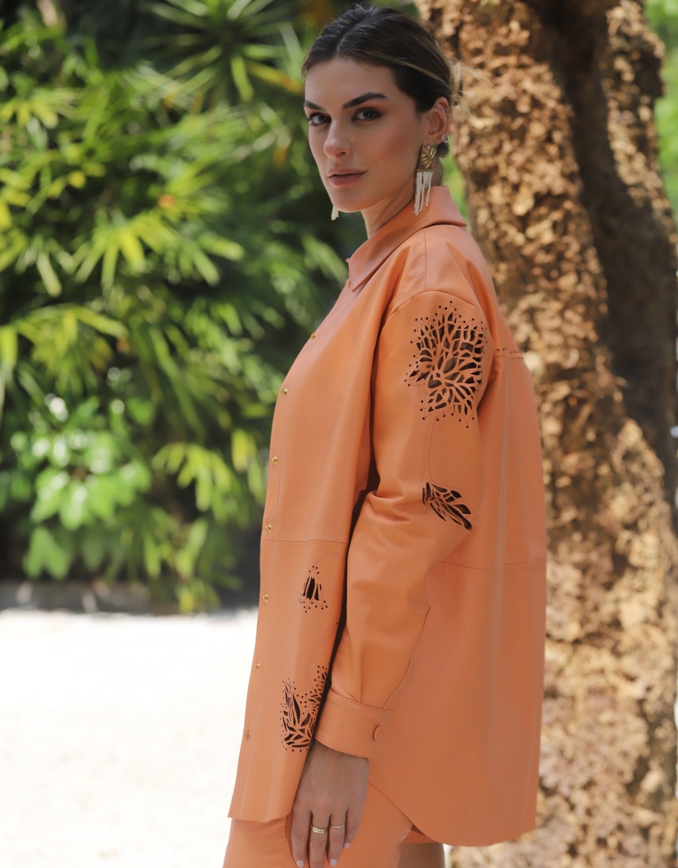 CAMISA JULIA MADRE REINA COURO FLORAL LARANJA PAPAYA