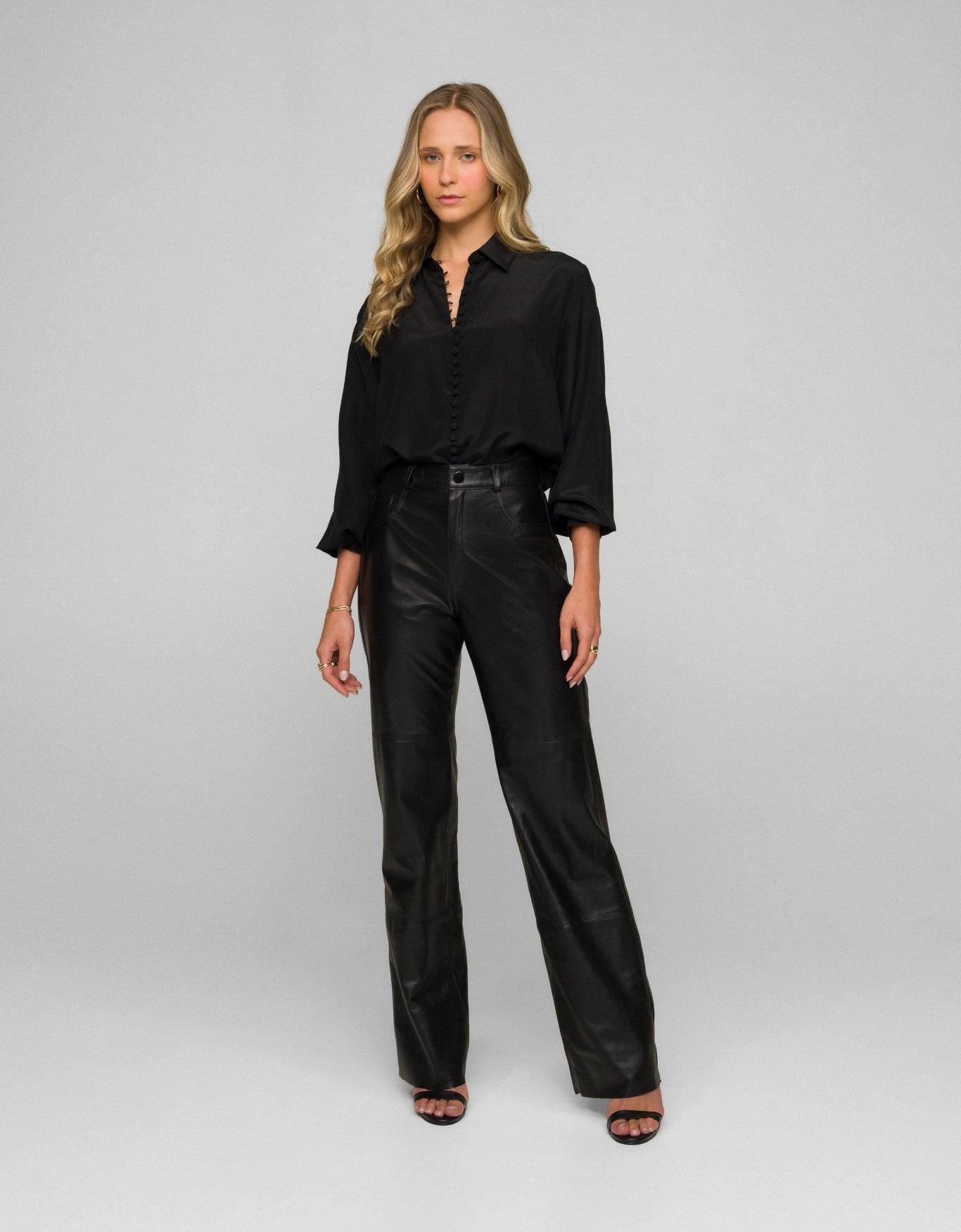 CAMISA MEGAN MADRE REINA SEDA PRETA