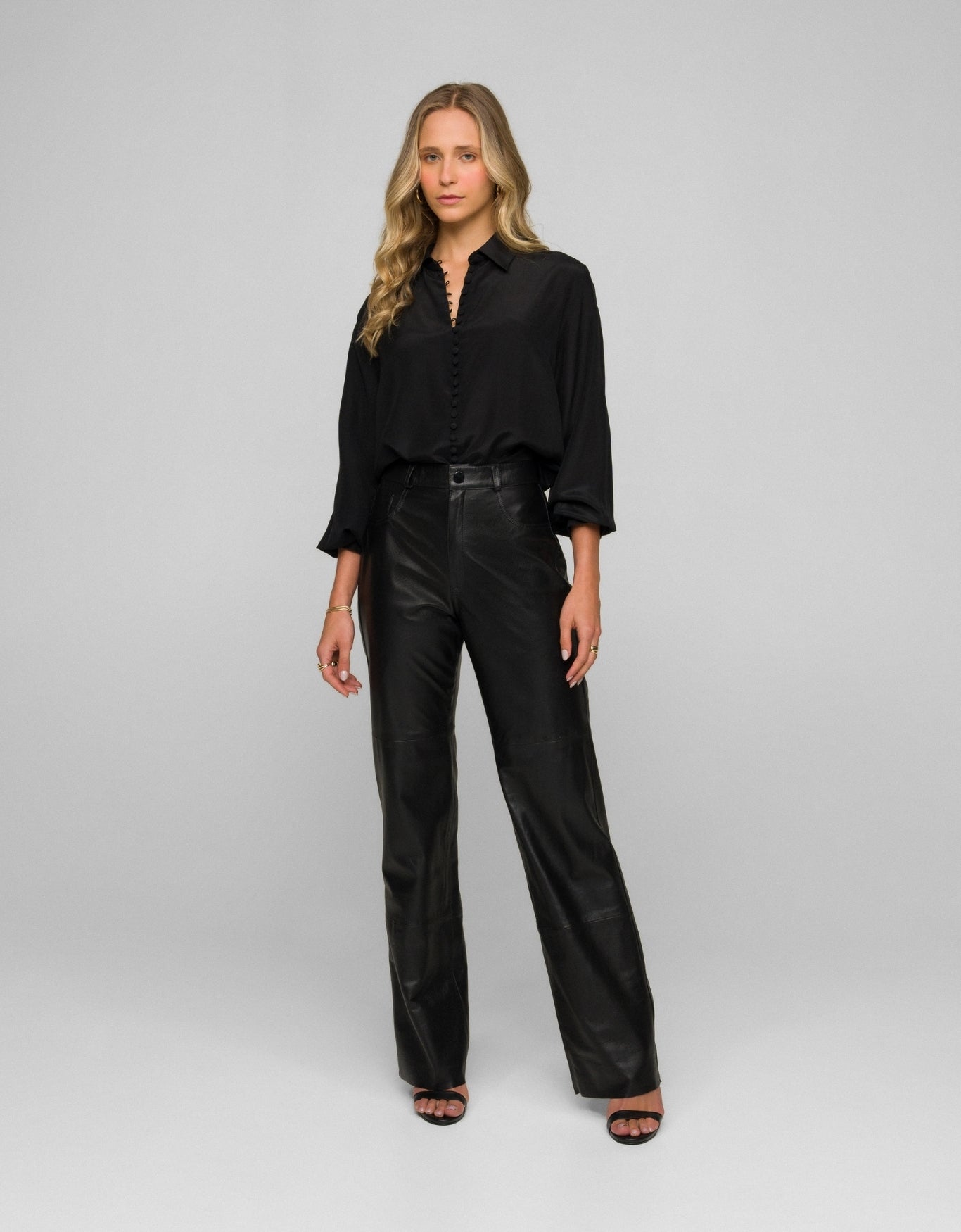 CAMISA MEGAN MADRE REINA SEDA PRETA